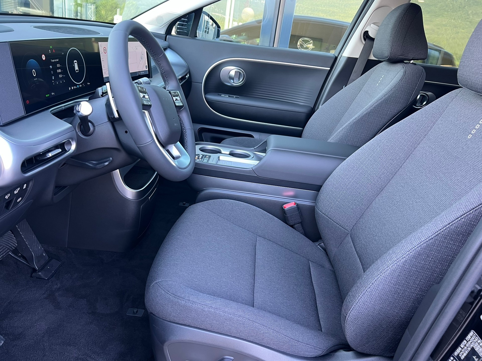 HYUNDAI Ioniq 9 110kWh Amplia 4WD-image-24