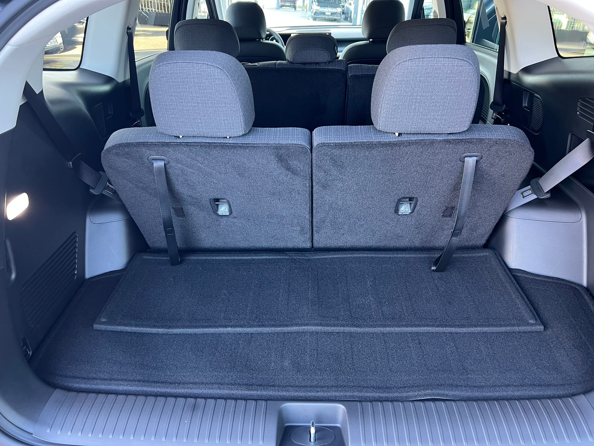 HYUNDAI Ioniq 9 110kWh Amplia 4WD-image-26