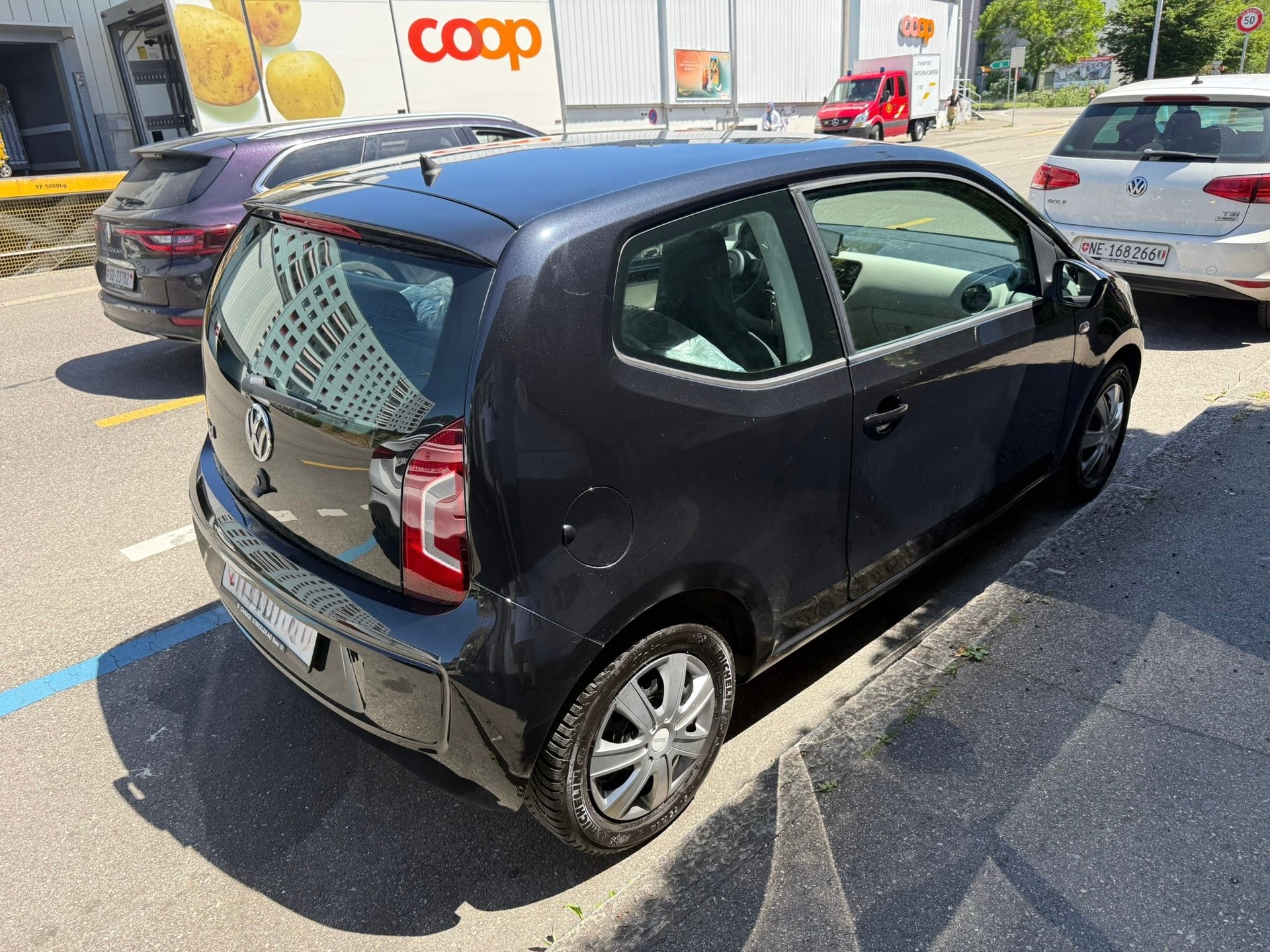 VW Up 1.0 high up-showroom-element-1