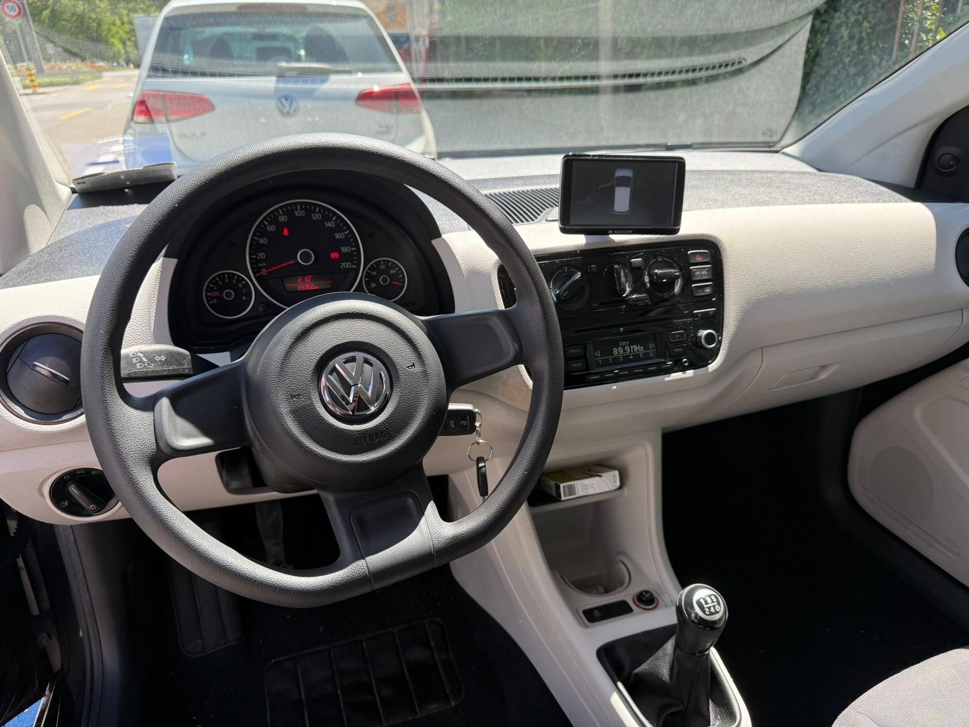 VW Up 1.0 high up-image-5