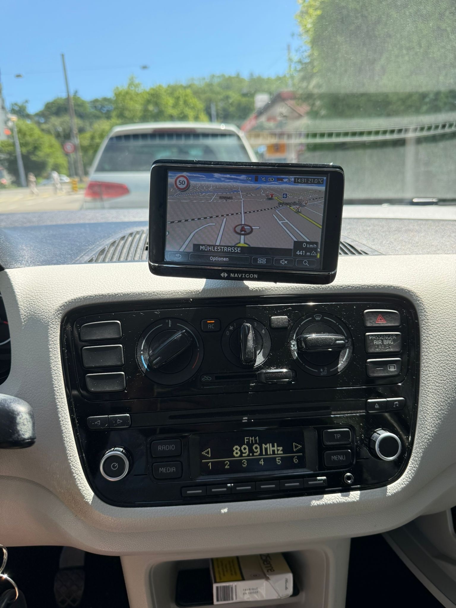 VW Up 1.0 high up-image-7