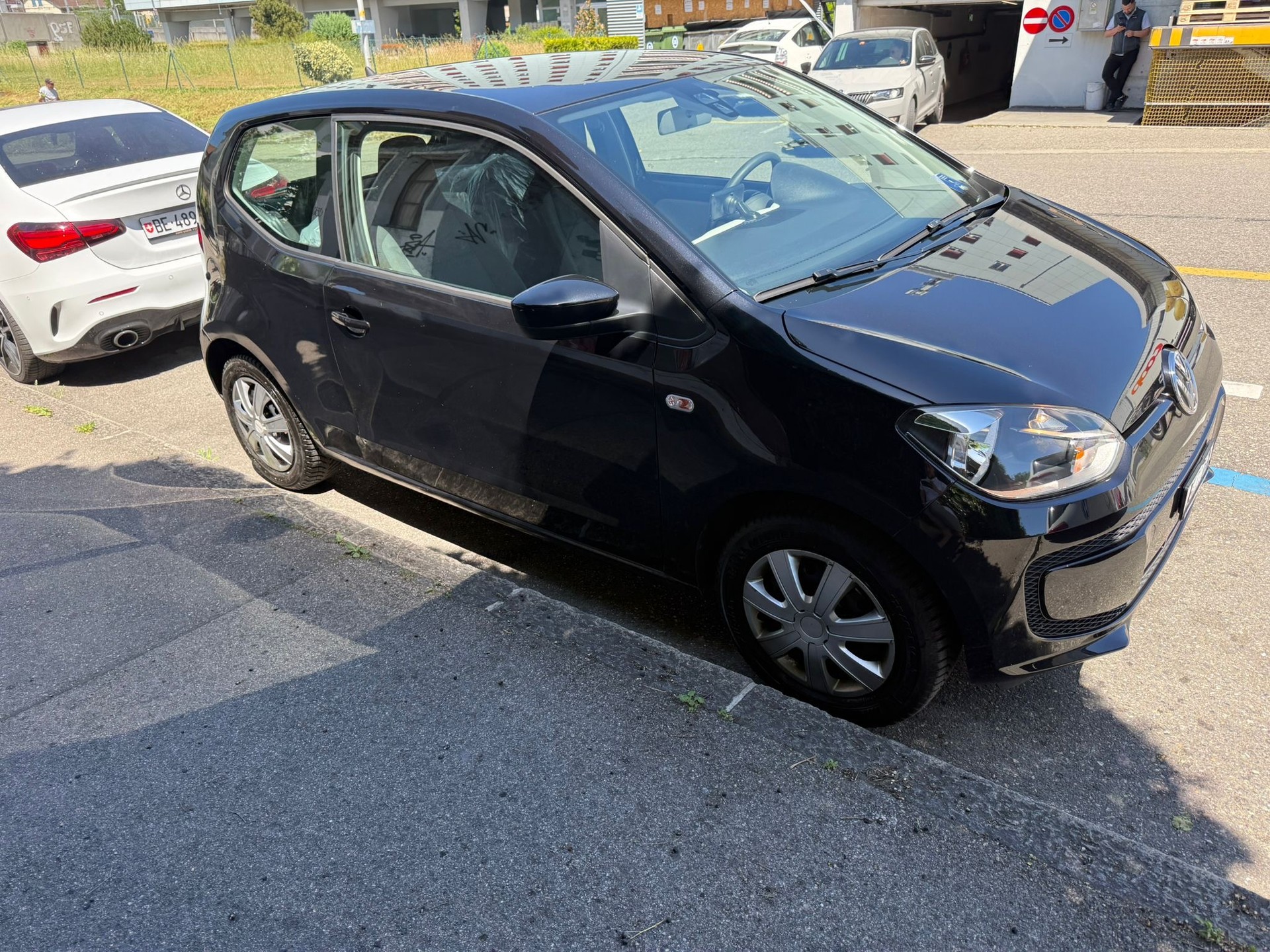 VW Up 1.0 high up-showroom-element-2