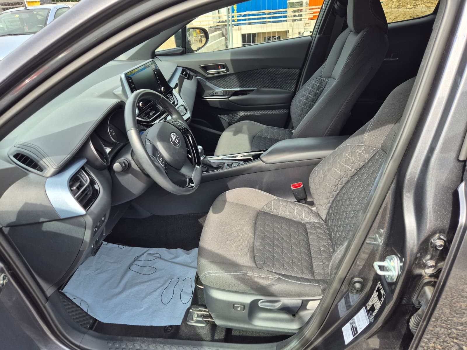 TOYOTA C-HR 2.0 HSD CVT Premium-image-8