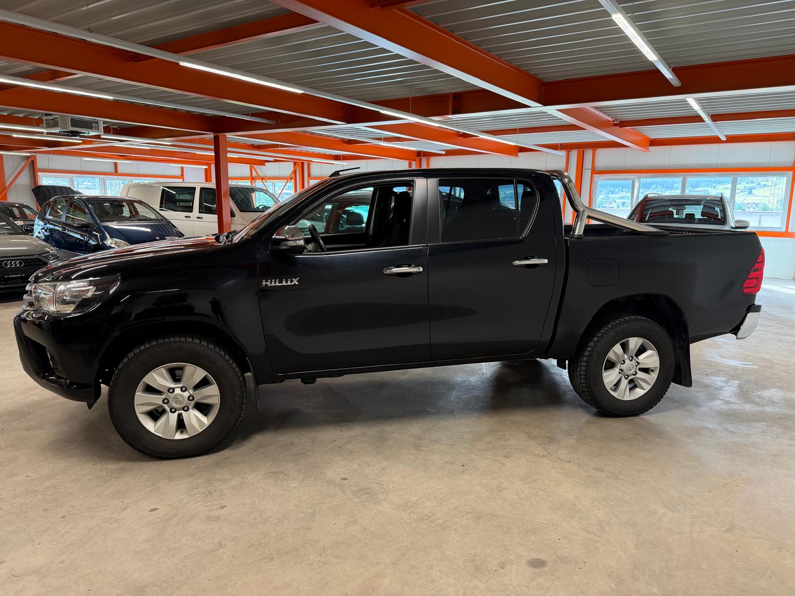TOYOTA Hilux 2.4D-4D Sol DoubleCab 4x4 A-showroom-element-3