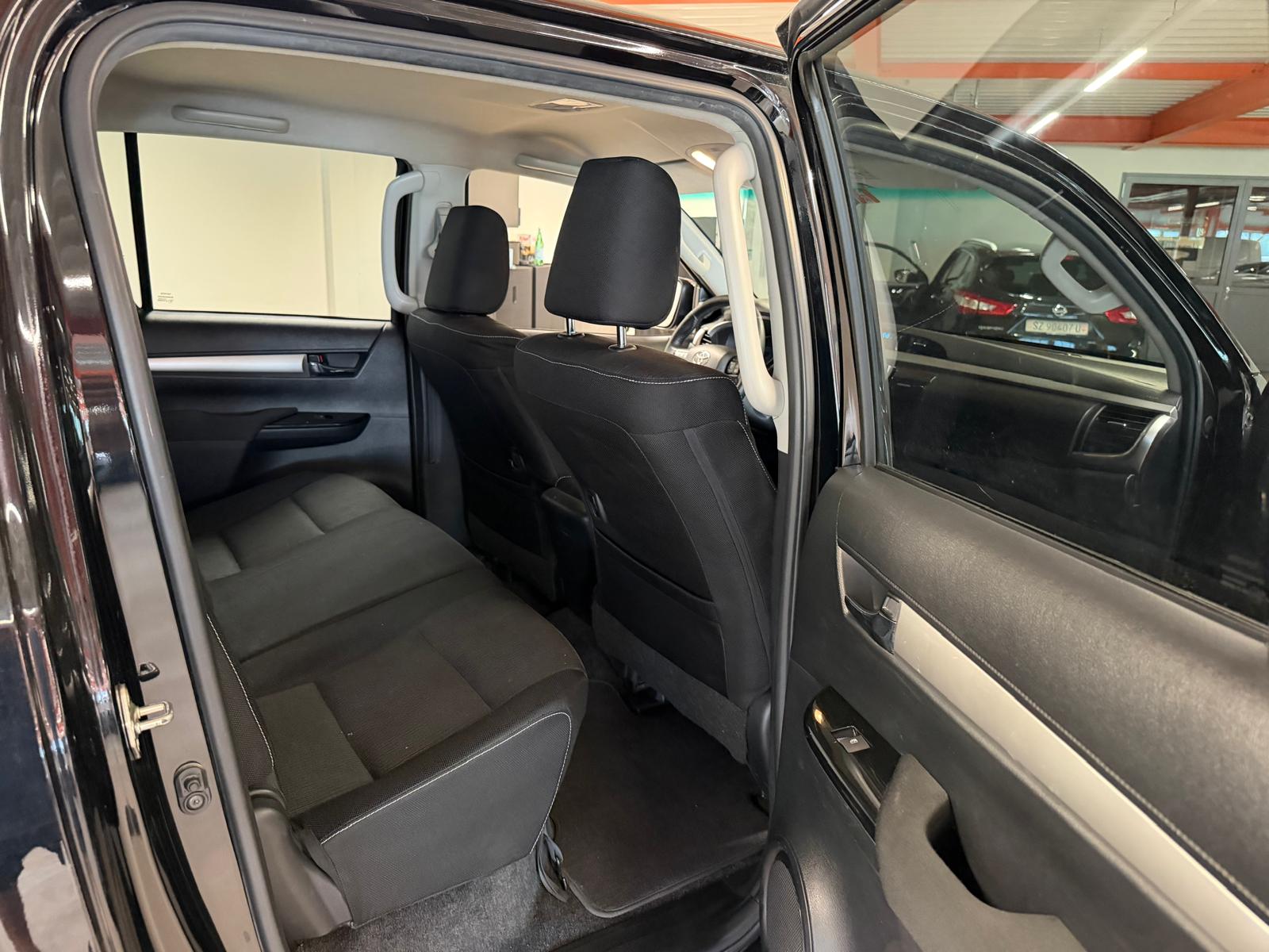 TOYOTA Hilux 2.4D-4D Sol DoubleCab 4x4 A-image-15