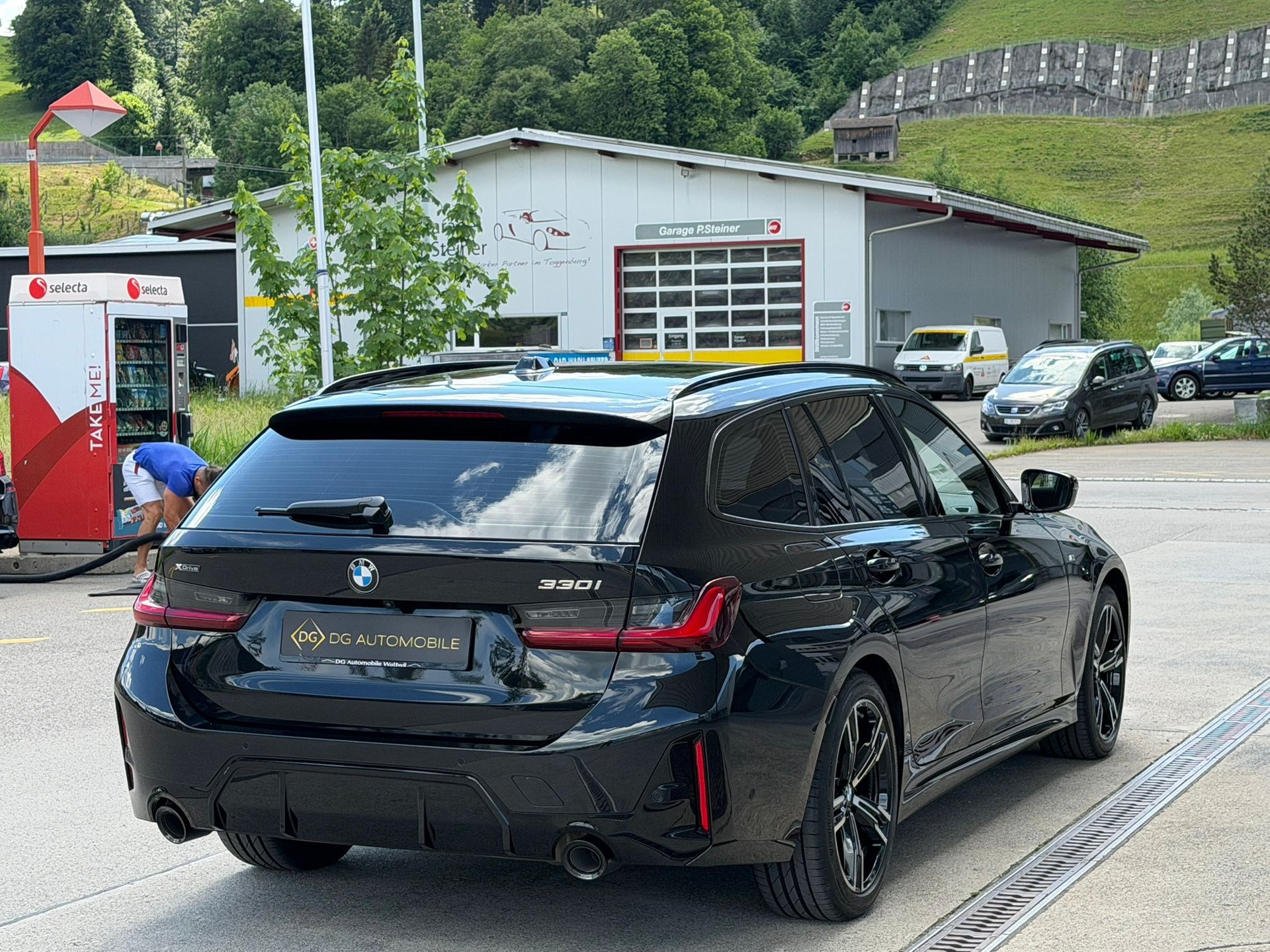 BMW 330i Touring xDrive Steptronic M Sport *Shadow-Line**Live Cockpit**245PS**Modell 2025*-image-5