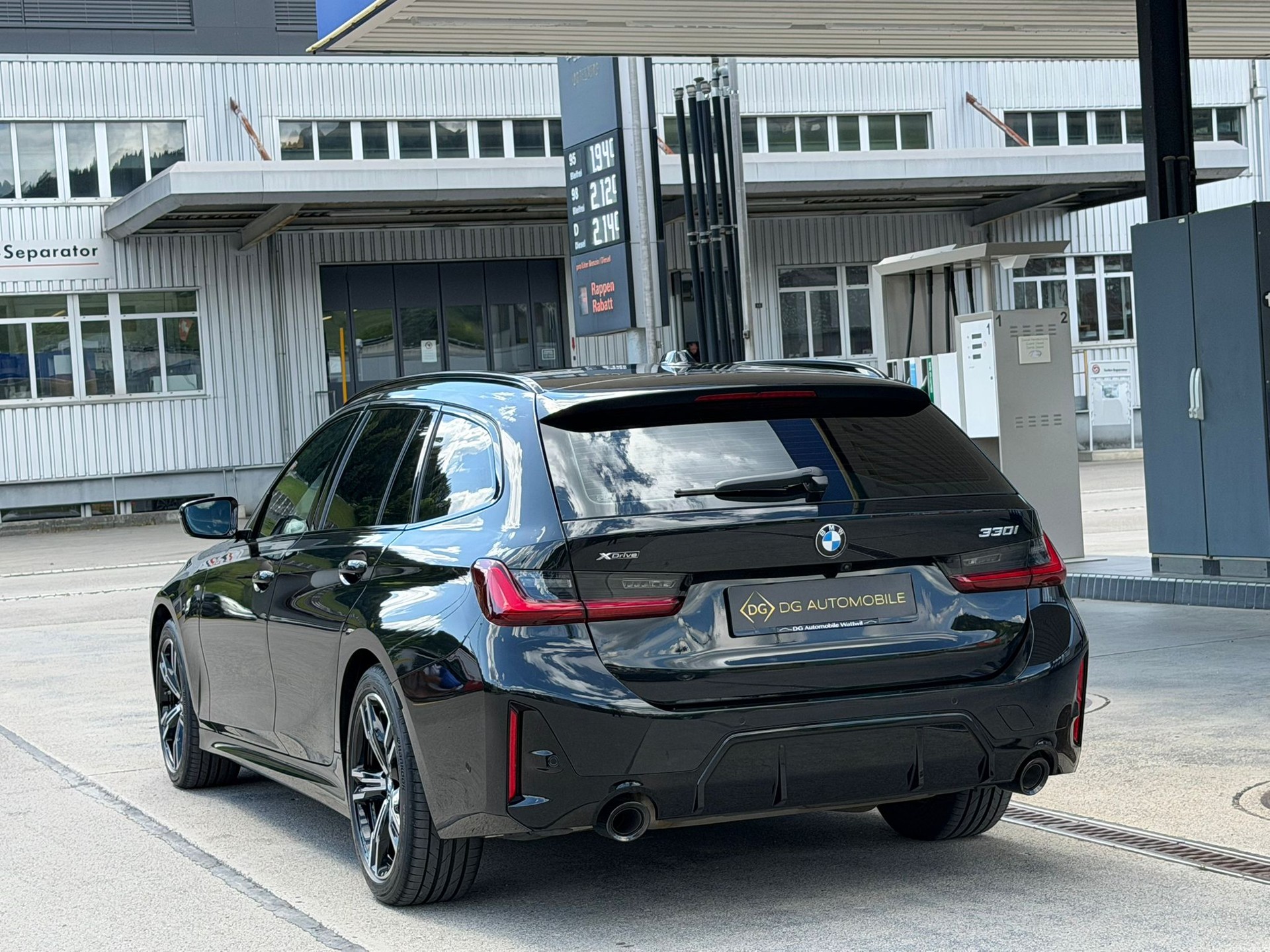 BMW 330i Touring xDrive Steptronic M Sport *Shadow-Line**Live Cockpit**245PS**Modell 2025*-image-4