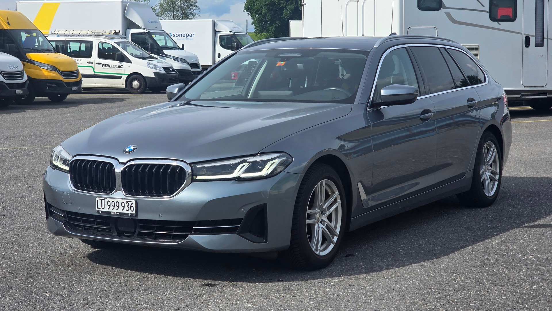 BMW 520d xDrive 48V Touring Steptronic-showroom-element-1