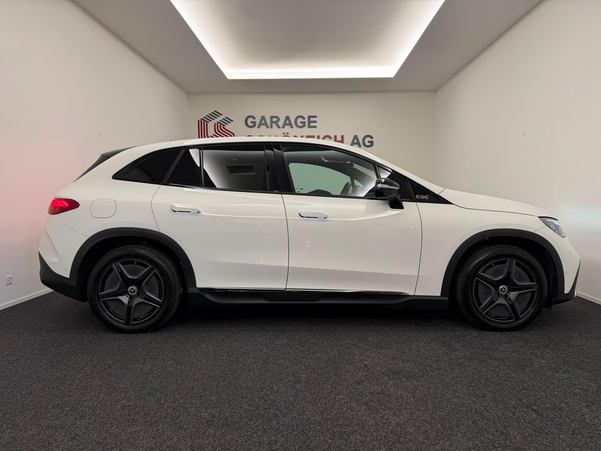 MERCEDES-BENZ EQE 500 Executive Edition AMG Line 4matic-showroom-element-3