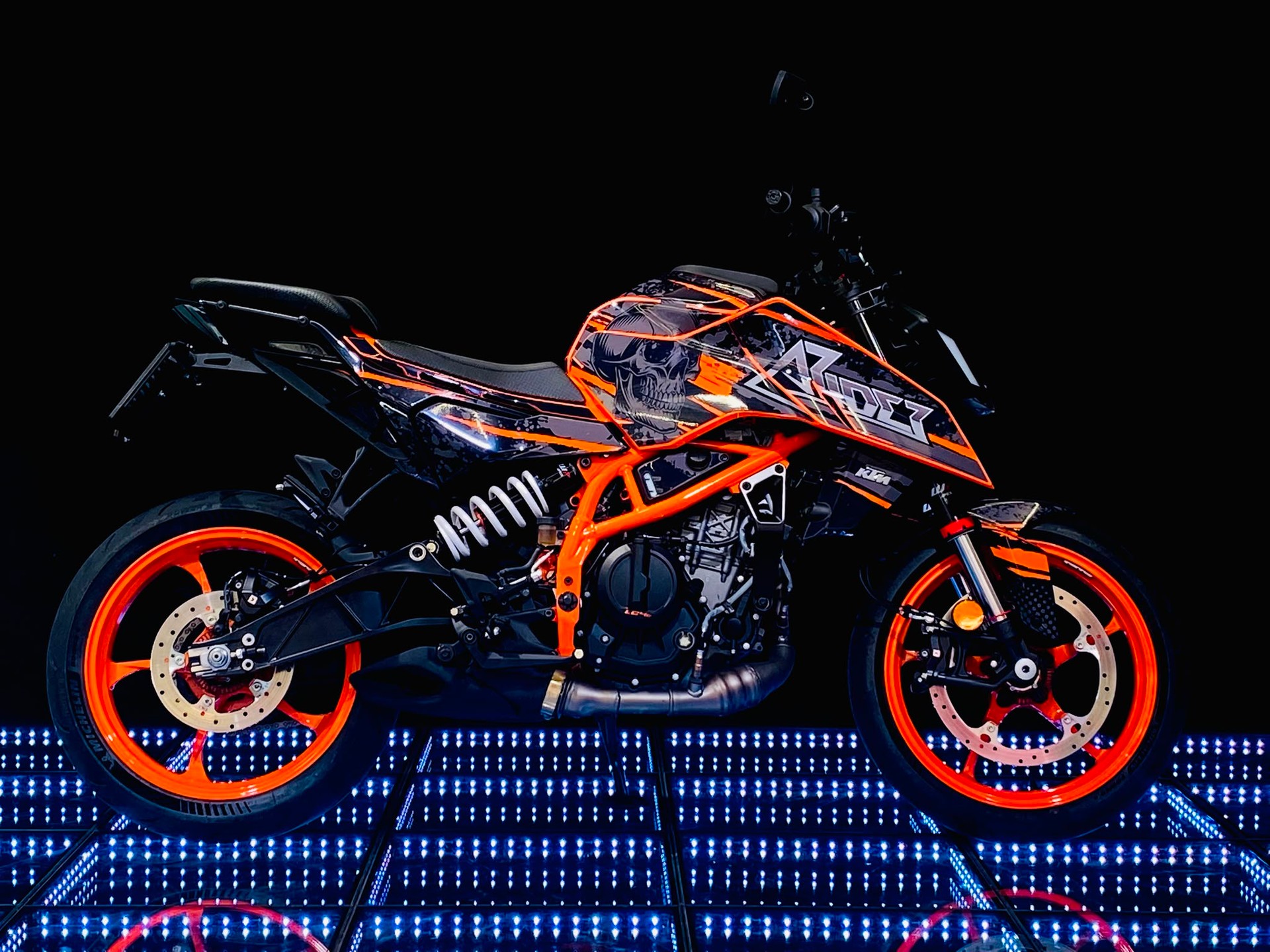 KTM 390 Duke-image-2