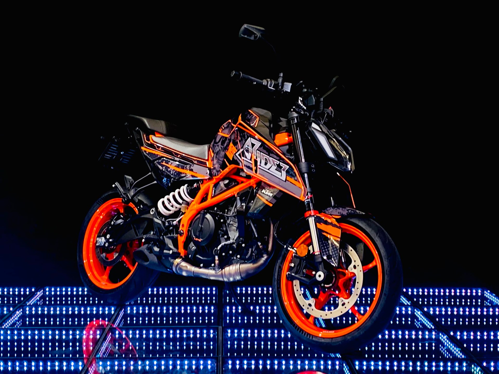 KTM 390 Duke-image-0