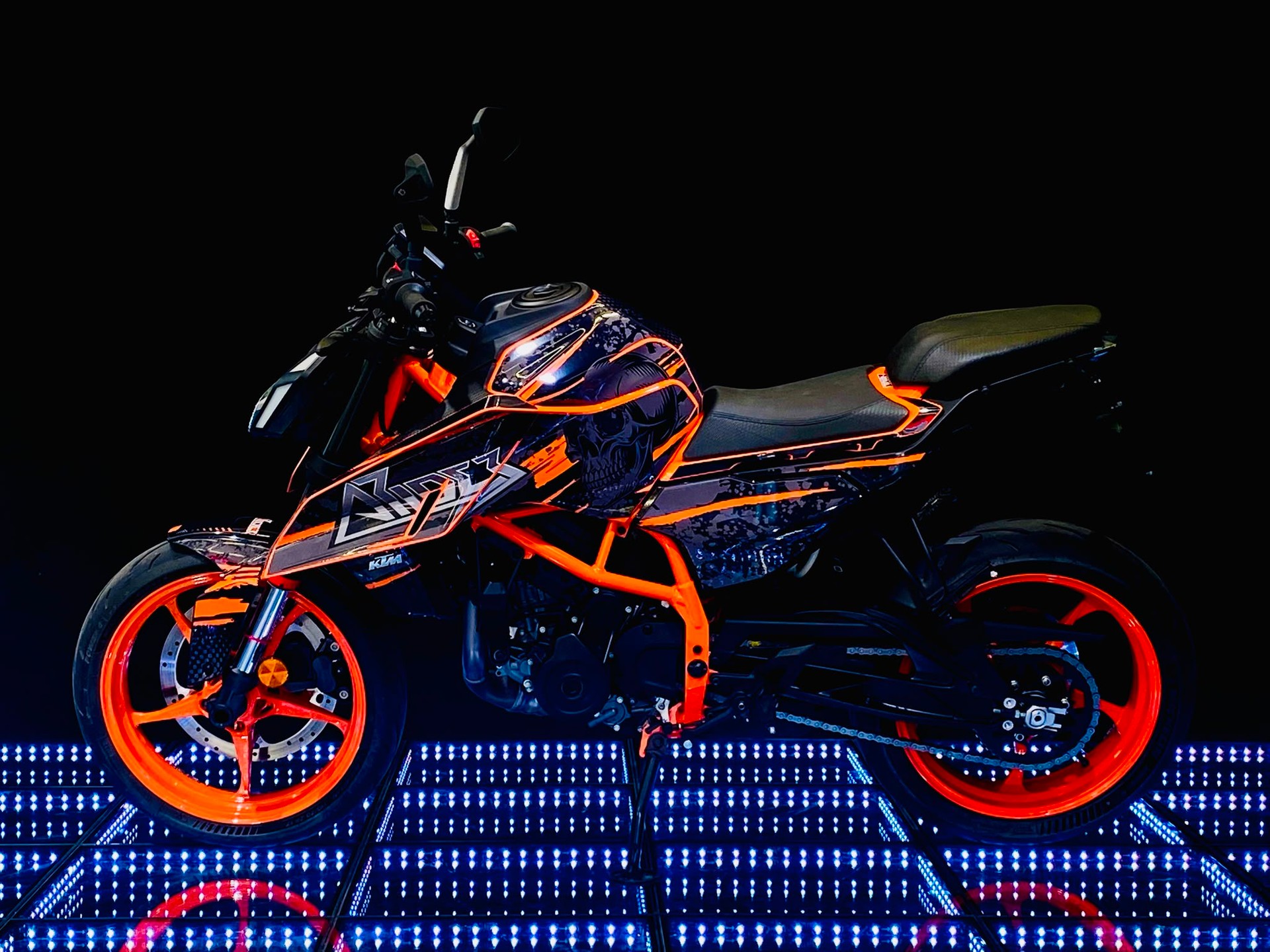 KTM 390 Duke-image-3