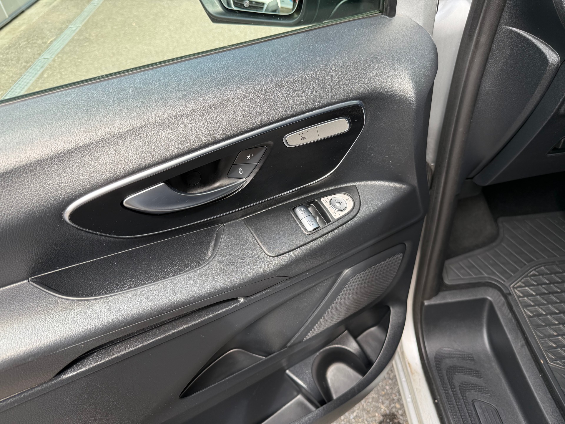 MERCEDES-BENZ Vito 116 CDI Lang Pro Tourer 4Matic 9G-Tronic 5-Plätzer-image-21