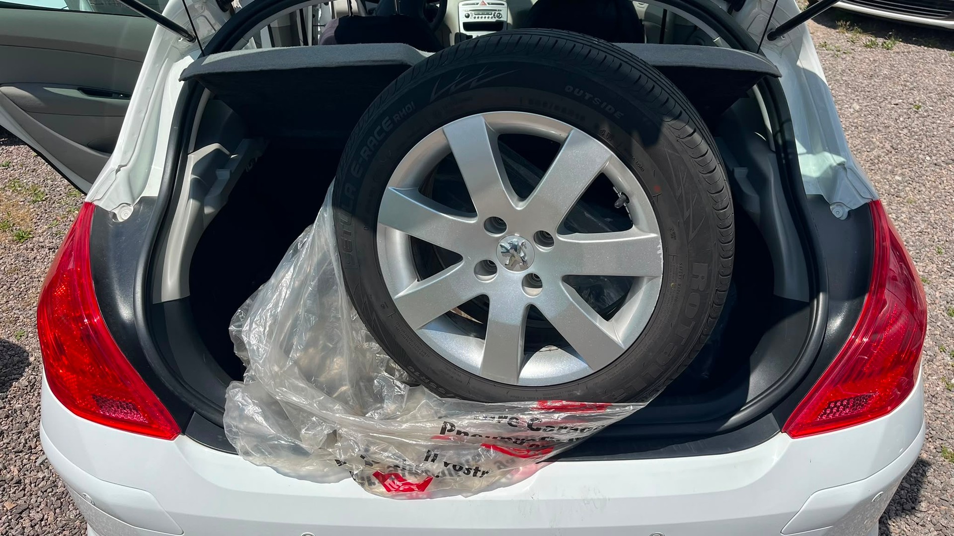 PEUGEOT 308 1.6 HDI Sport-image-8