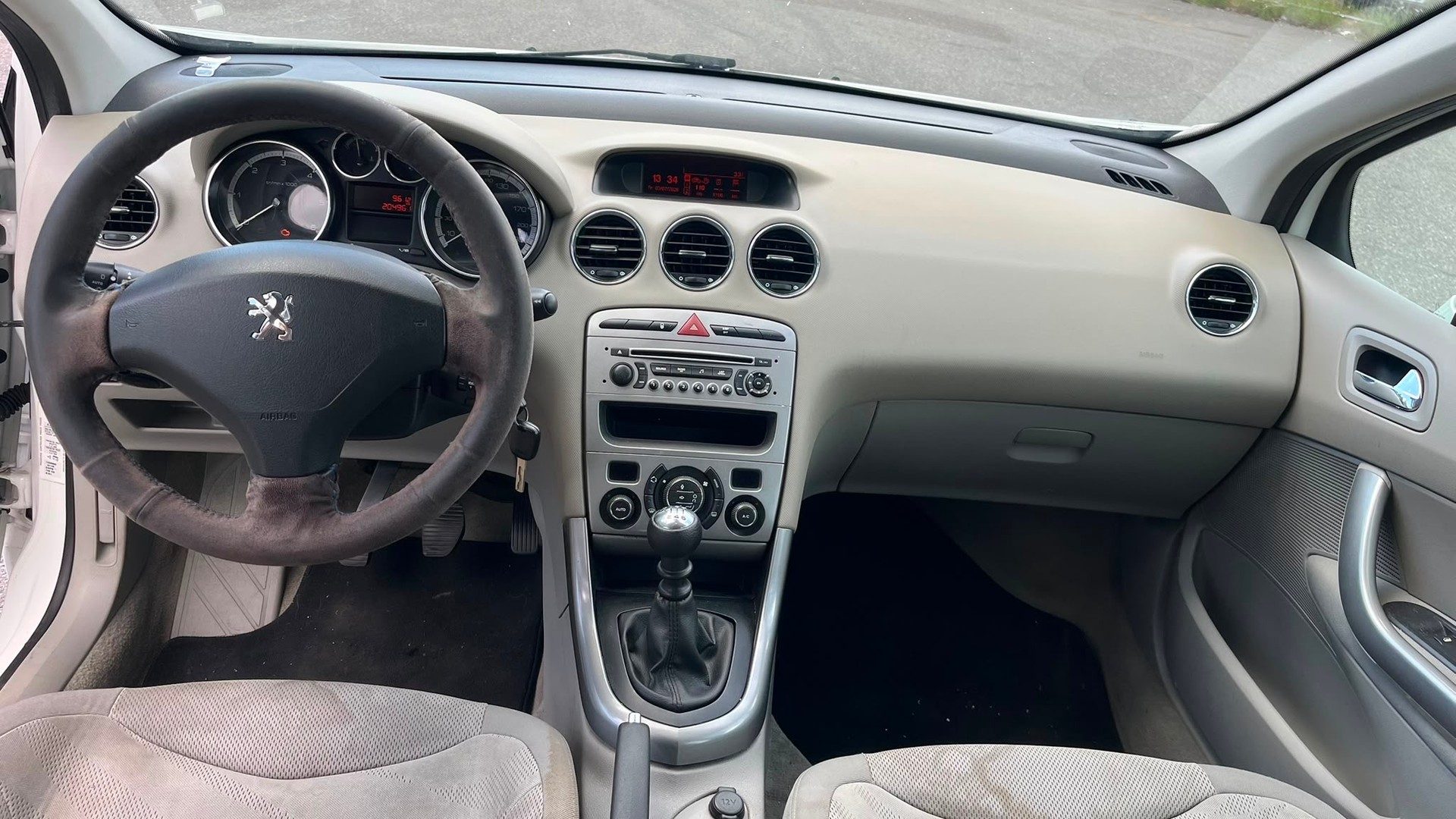 PEUGEOT 308 1.6 HDI Sport-image-5