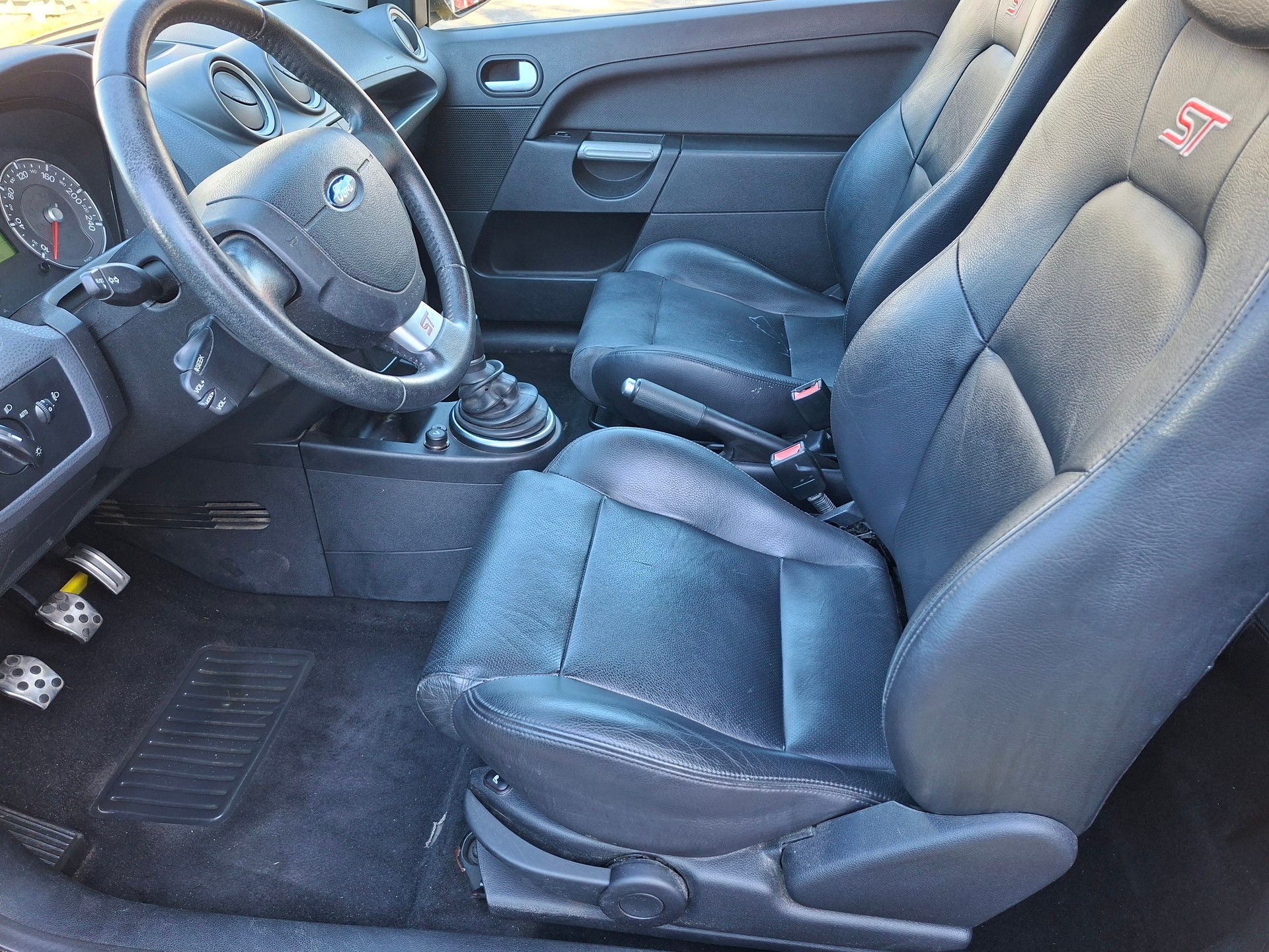 FORD Fiesta 2.0 16V ST-image-6