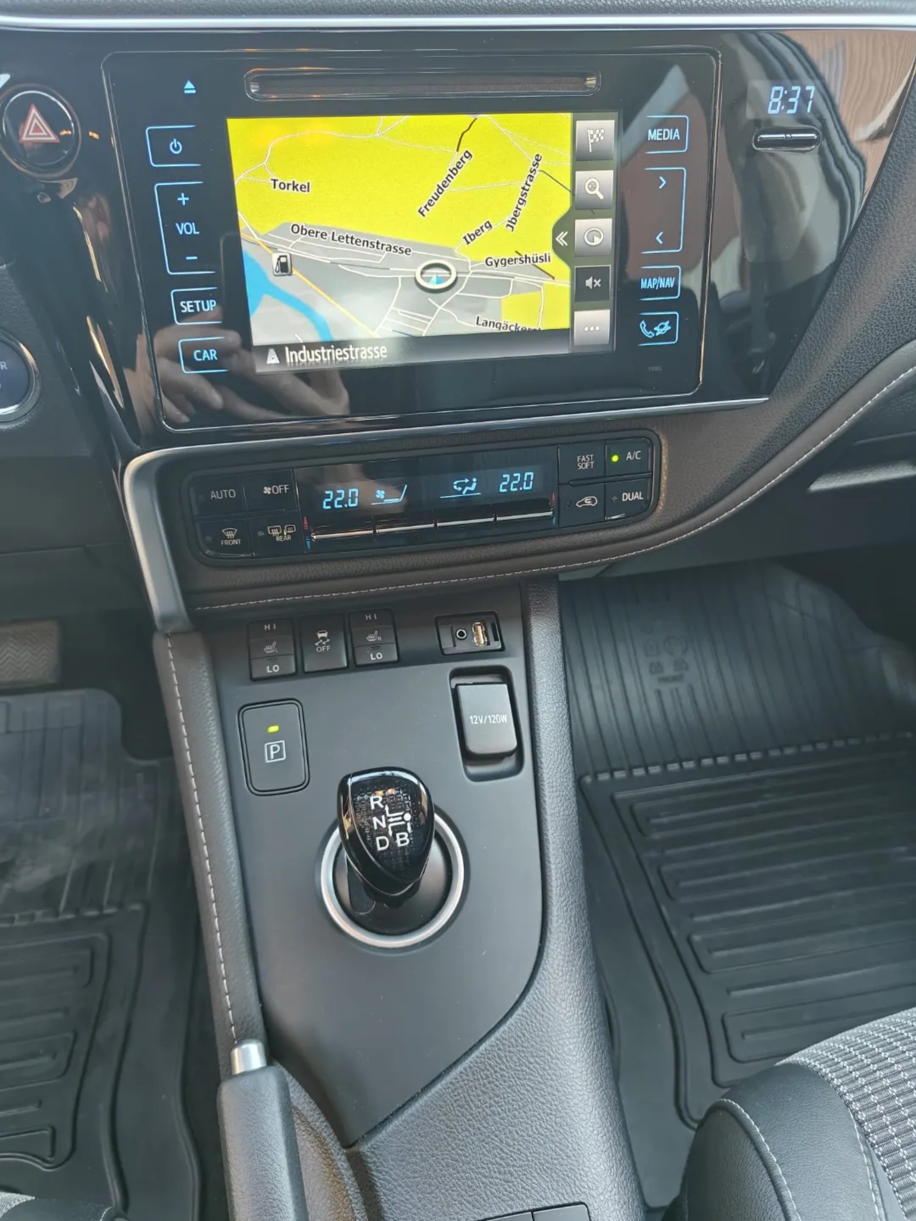 TOYOTA Auris 1.8 HSD Terra e-CVT-image-10