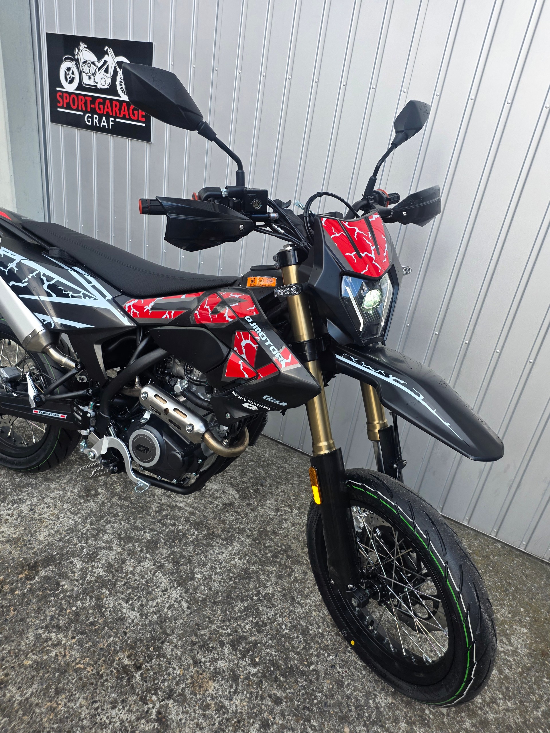 QJ COV 125 Supermoto-image-1