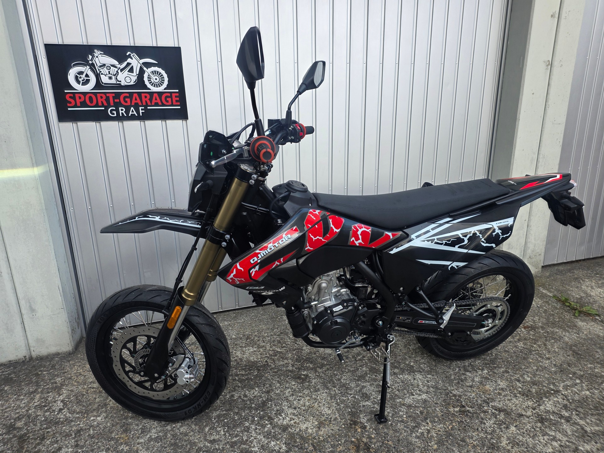 QJ COV 125 Supermoto-image-2
