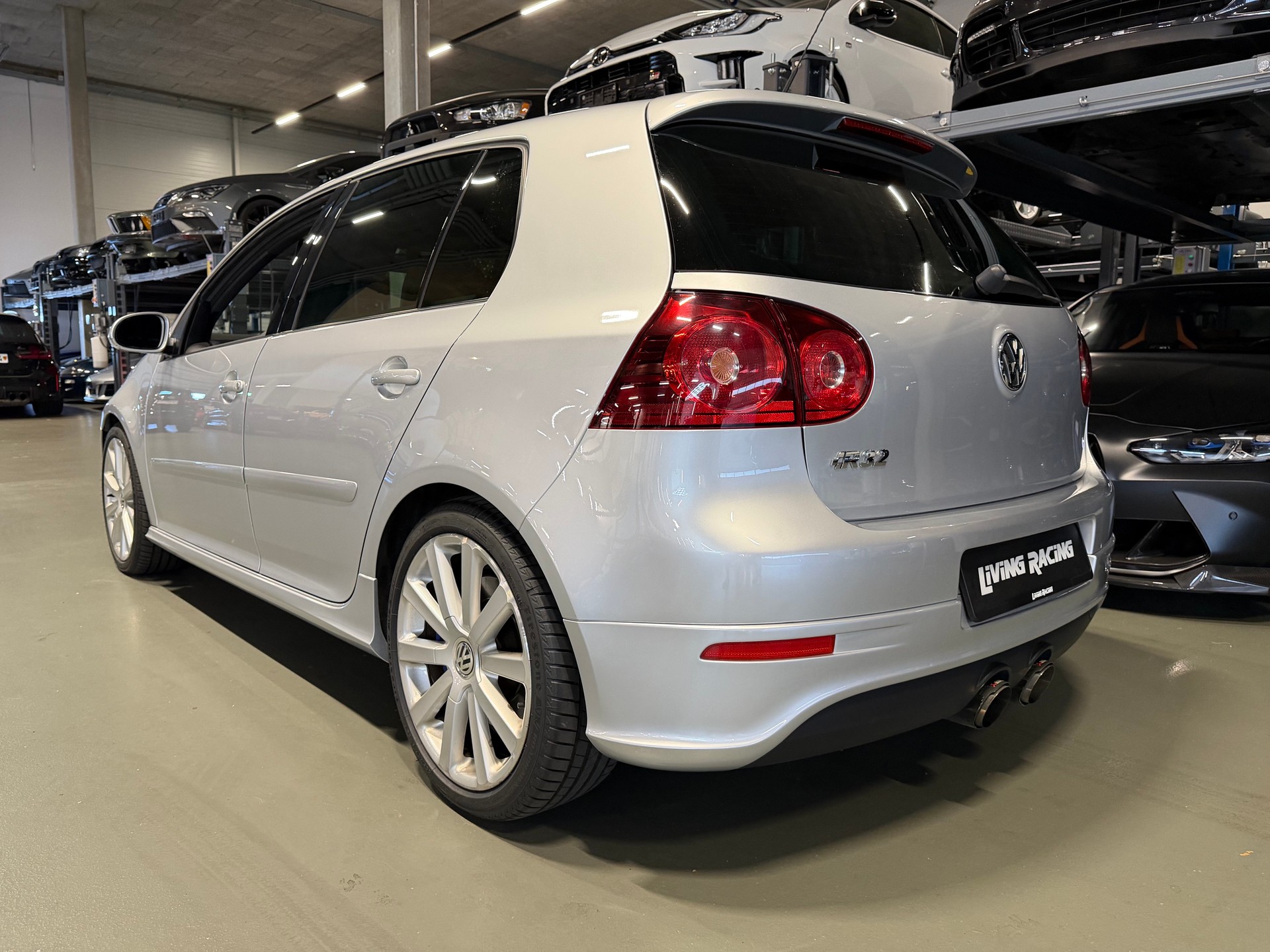 VW Golf R32 4Motion DSG-image-2