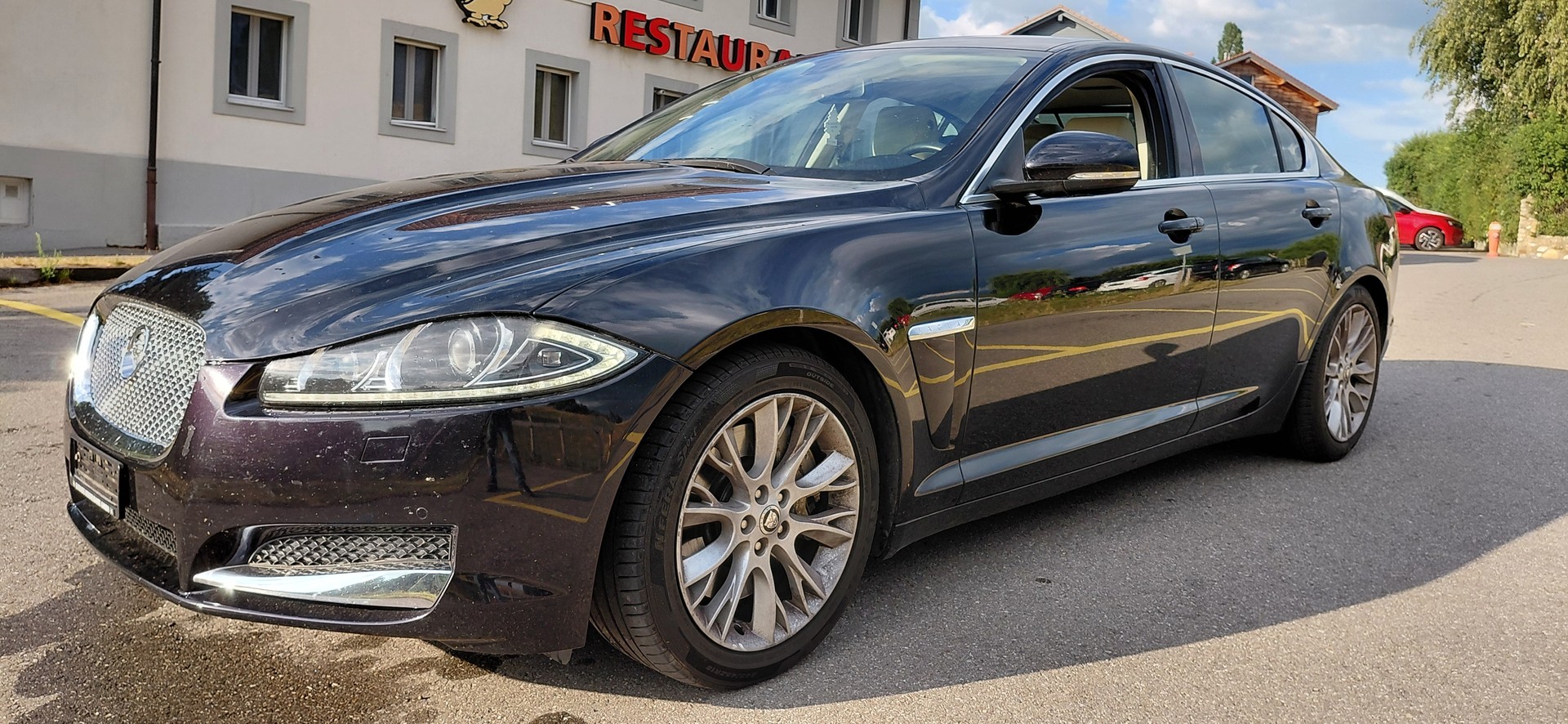JAGUAR JAGUAR XF 3 0L DIESEL-showroom-element-3
