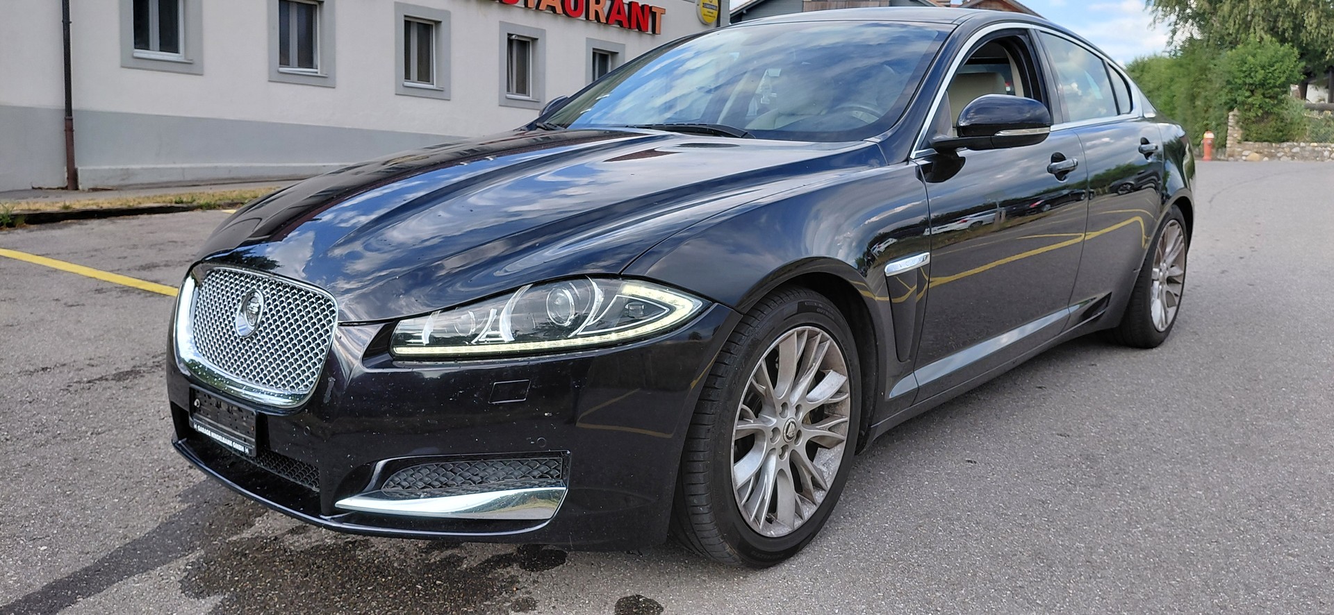 JAGUAR JAGUAR XF 3 0L DIESEL-showroom-element-2