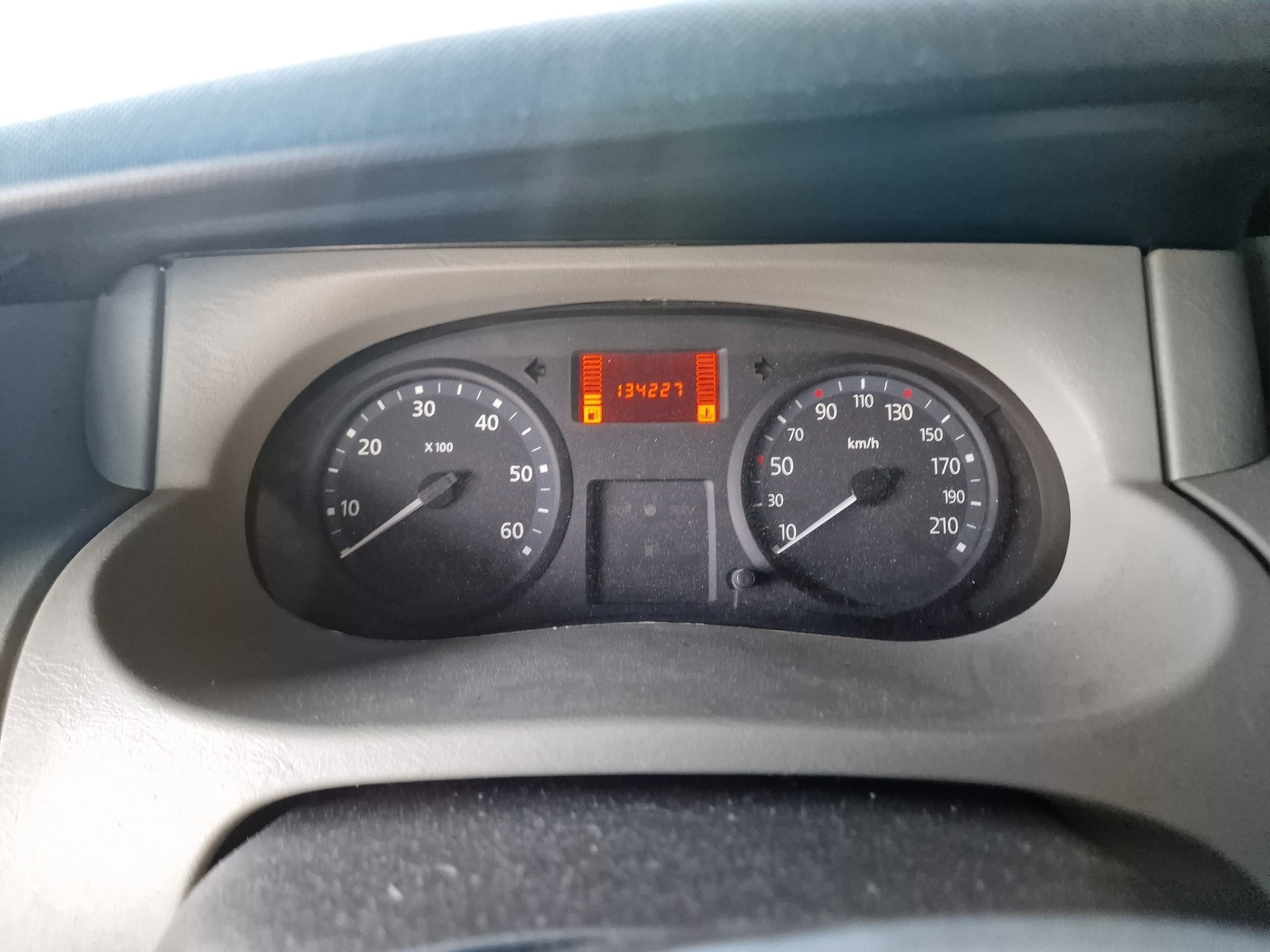 RENAULT Trafic 2.5 dCi 2.9t L1H1 12Mt Gara MFK Neu-image-16