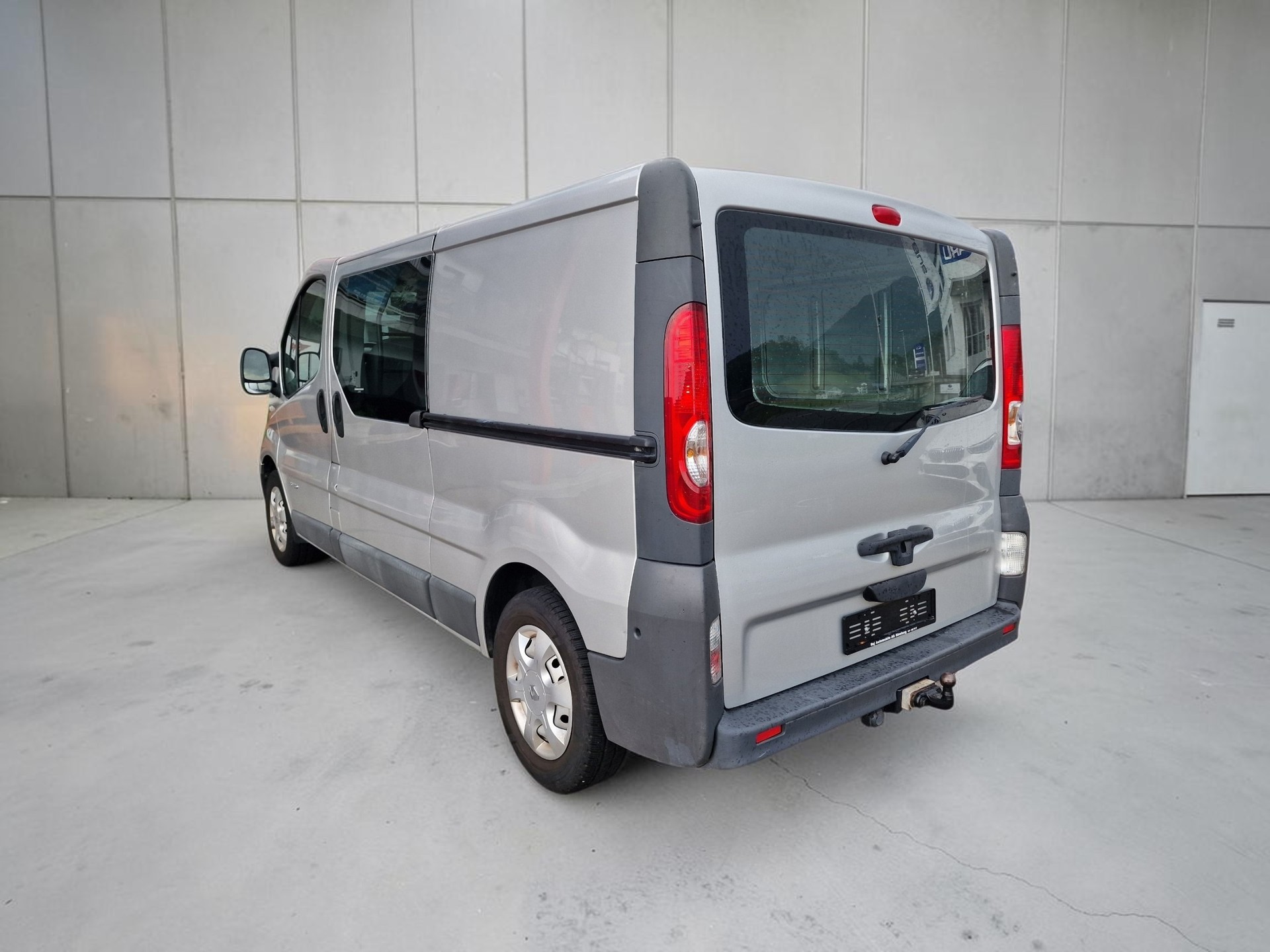 RENAULT Trafic 2.5 dCi 2.9t L1H1 12Mt Gara MFK Neu-image-8