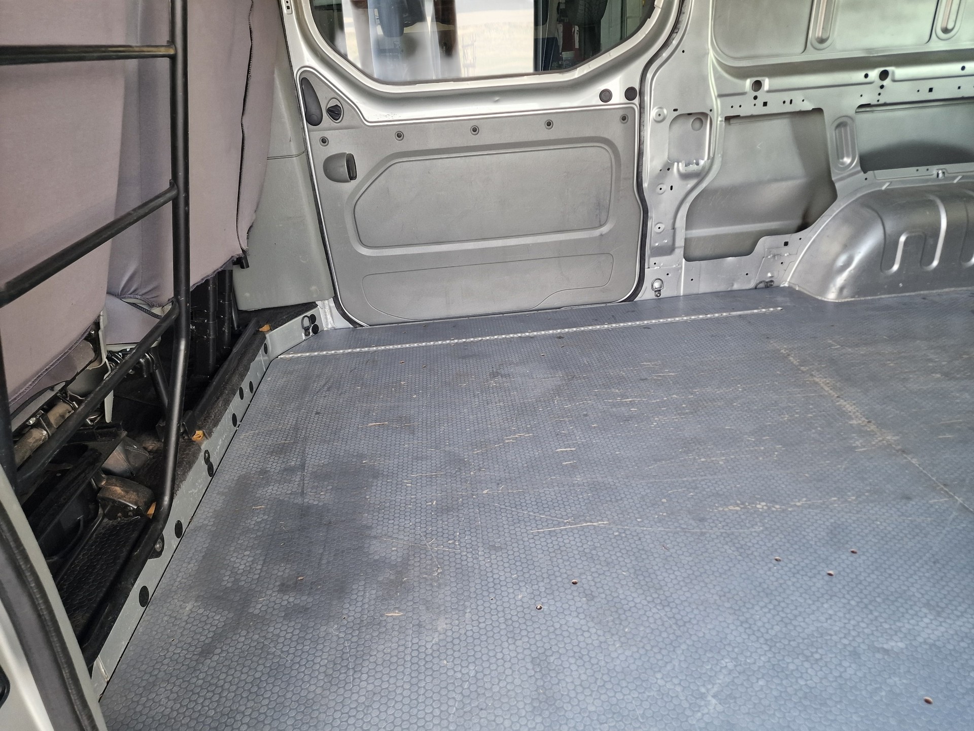 RENAULT Trafic 2.5 dCi 2.9t L1H1 12Mt Gara MFK Neu-image-19