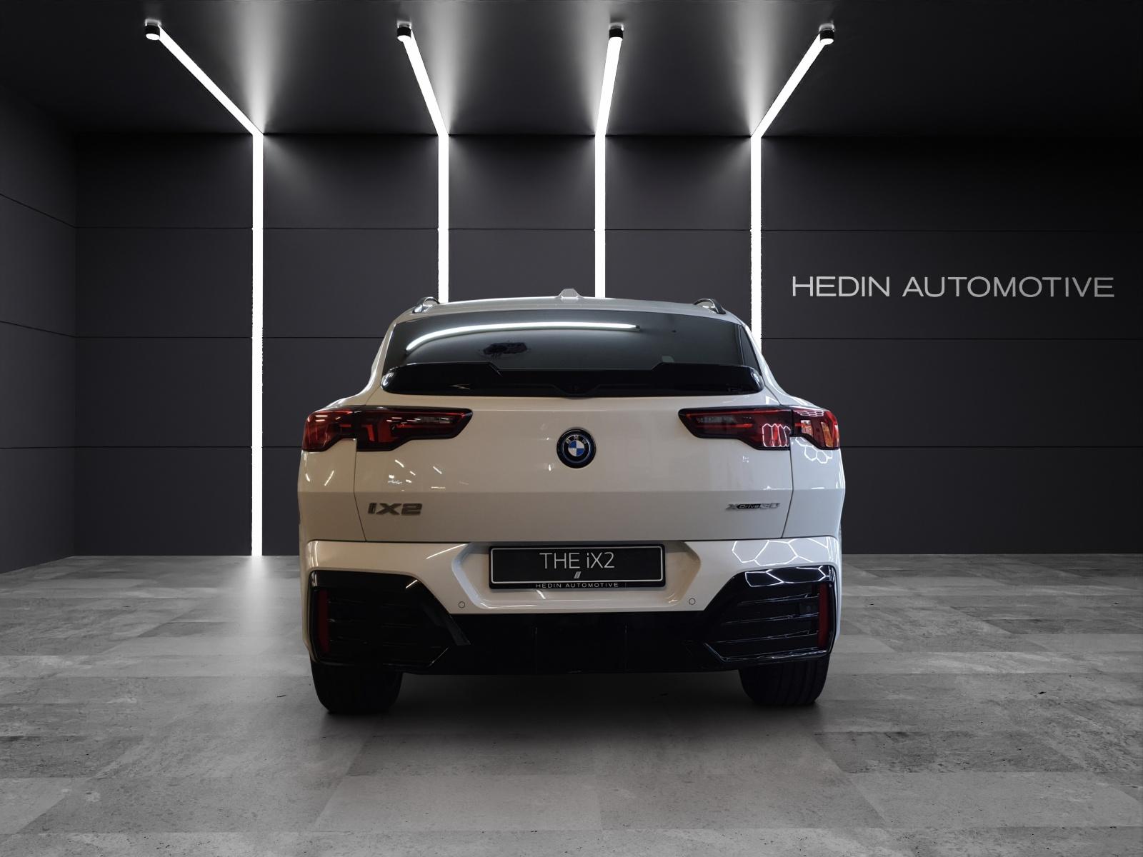 BMW iX2 xDrive30-showroom-element-3