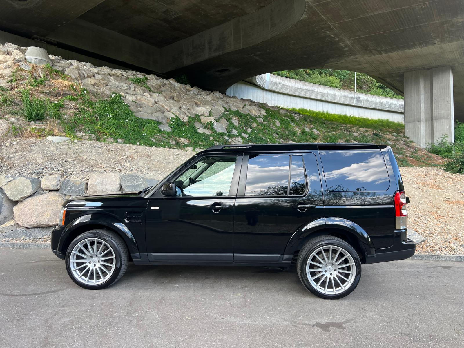 LAND ROVER Discovery 3.0 SDV6 SE Automatic-image-2