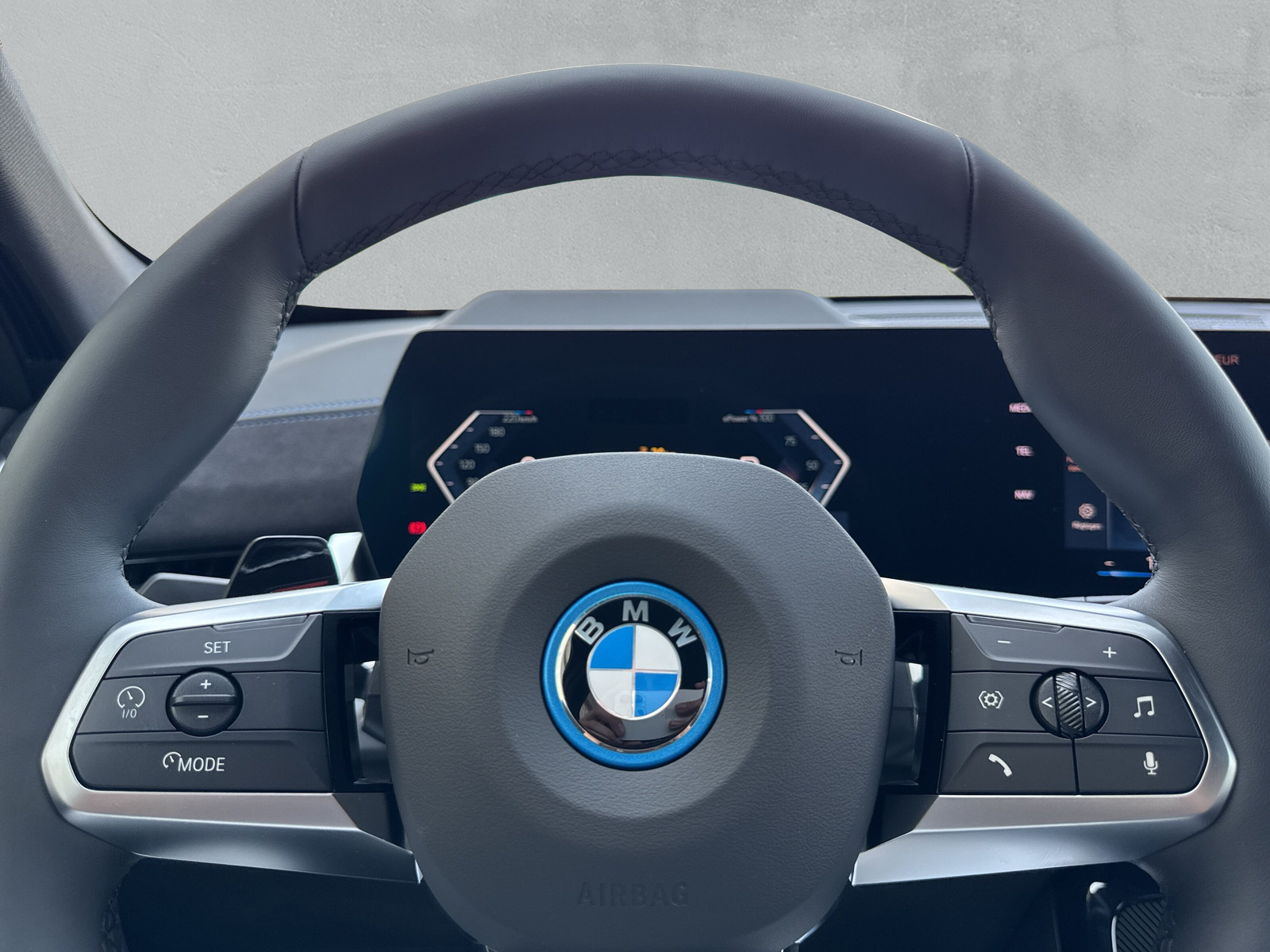 BMW iX1 xDrive 30 M Sport-image-23