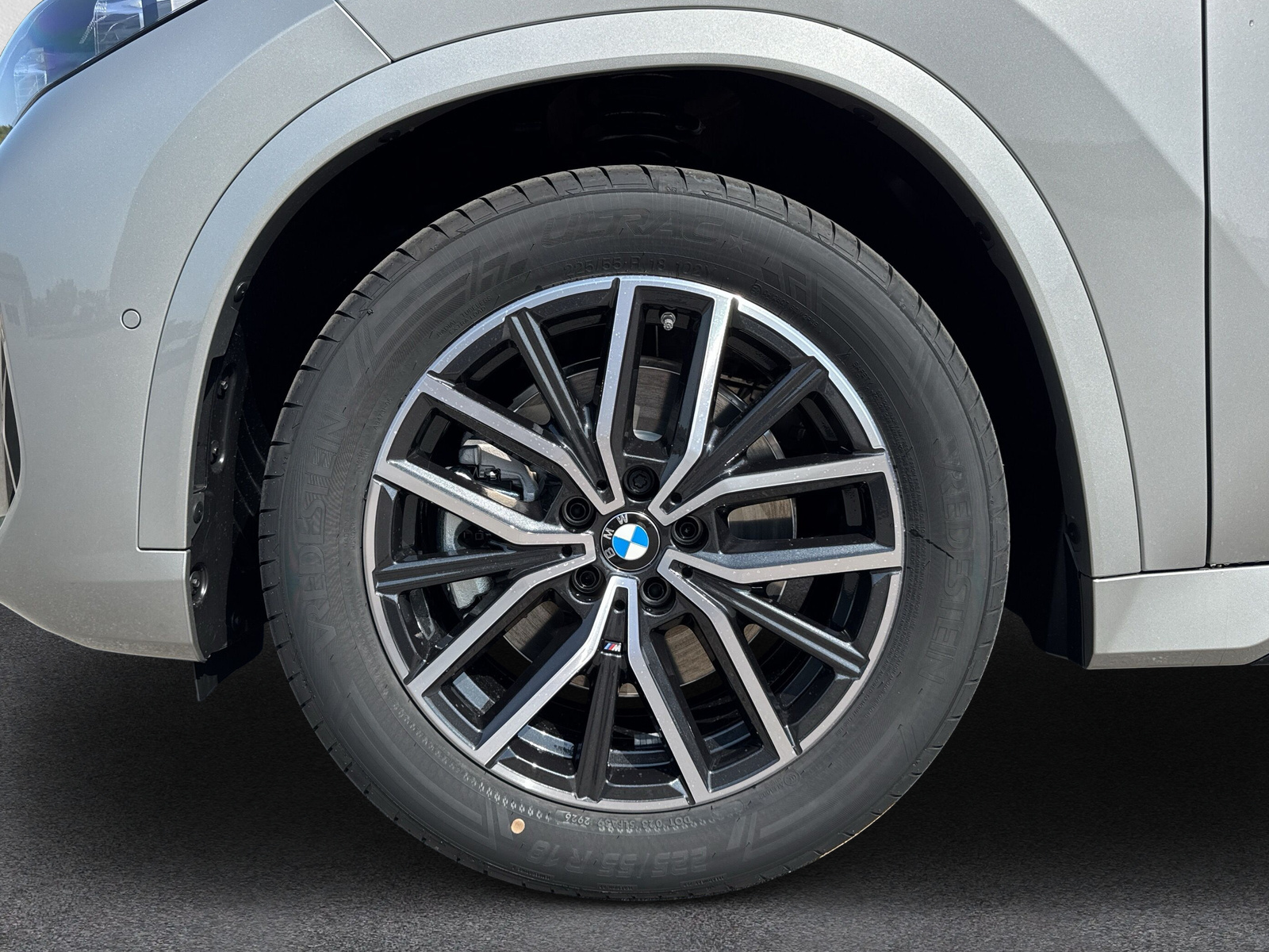 BMW iX1 xDrive 30 M Sport-image-9