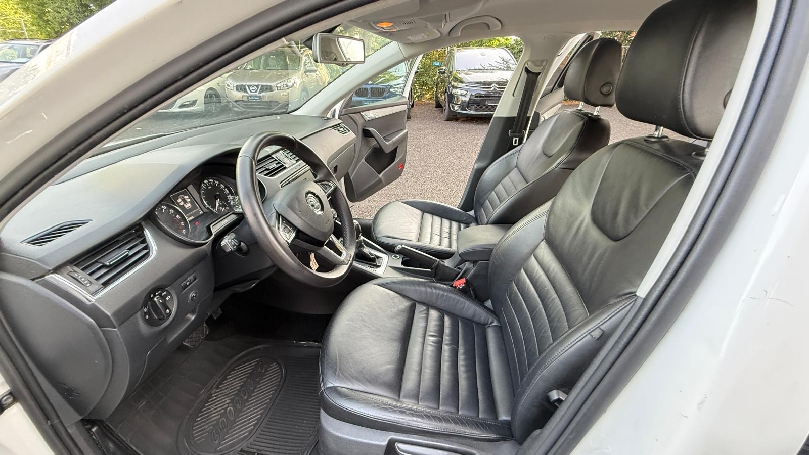 SKODA Octavia Combi 2.0 TDI L&K 4x4 DSG-image-8