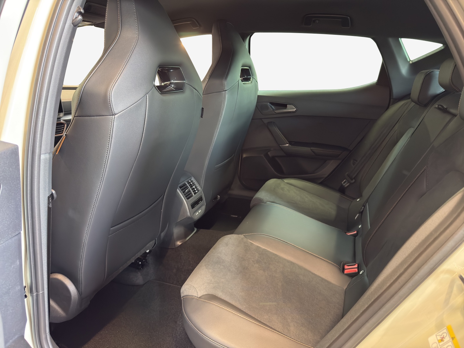 CUPRA LEON 2.0 TSI VZ DSG-image-11