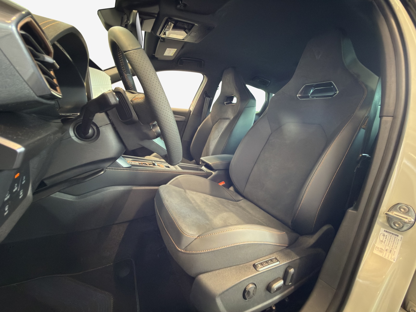 CUPRA LEON 2.0 TSI VZ DSG-image-14