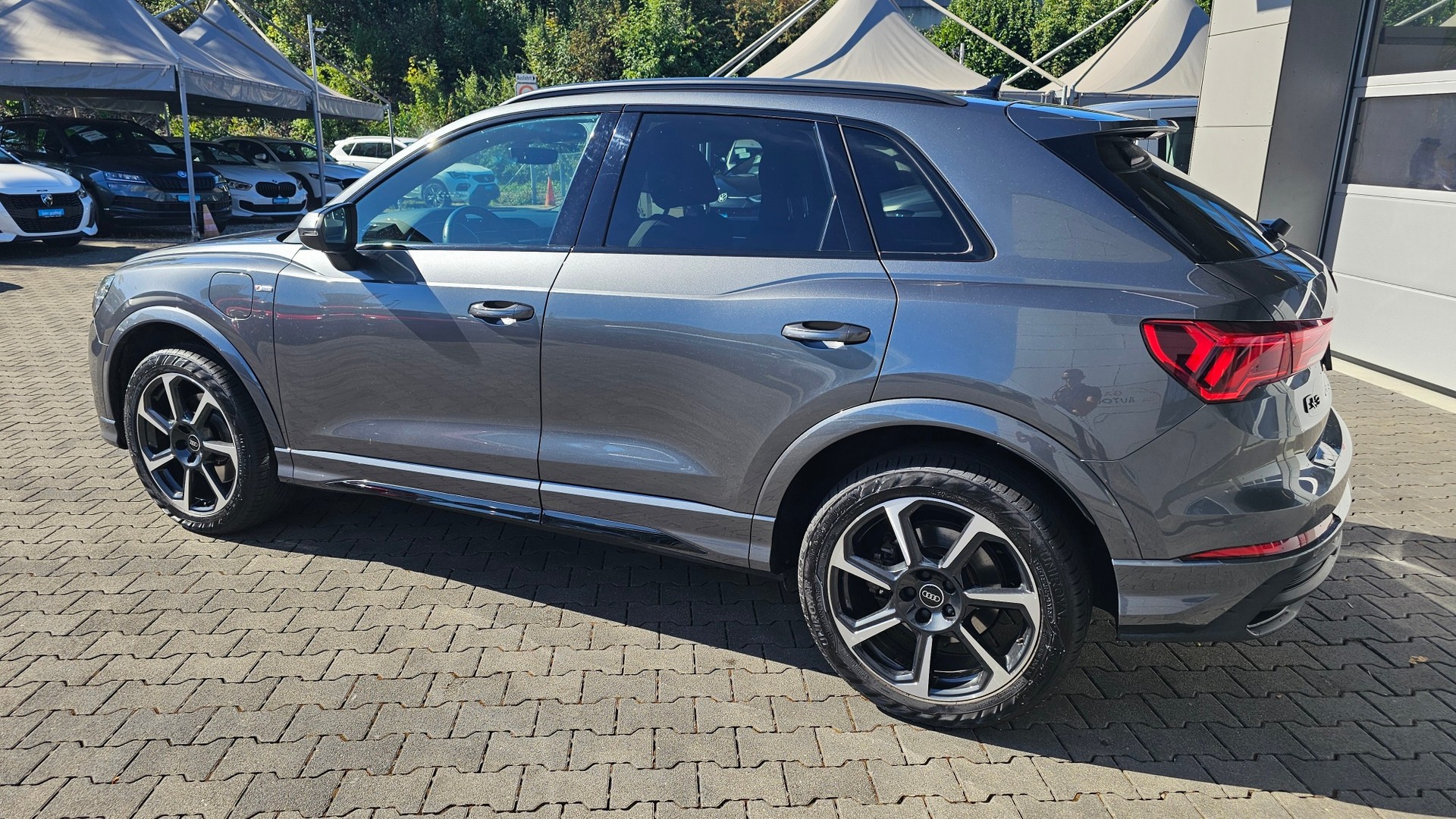 AUDI Q3 45 TFSI e S line S-tronic-image-12