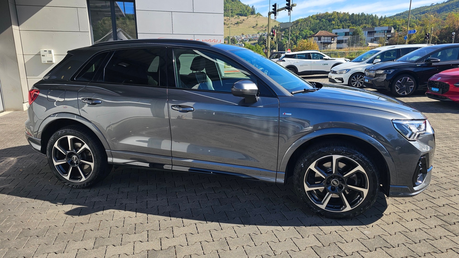 AUDI Q3 45 TFSI e S line S-tronic-showroom-element-3
