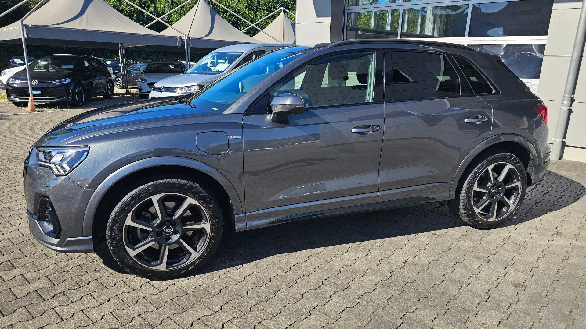 AUDI Q3 45 TFSI e S line S-tronic-image-15
