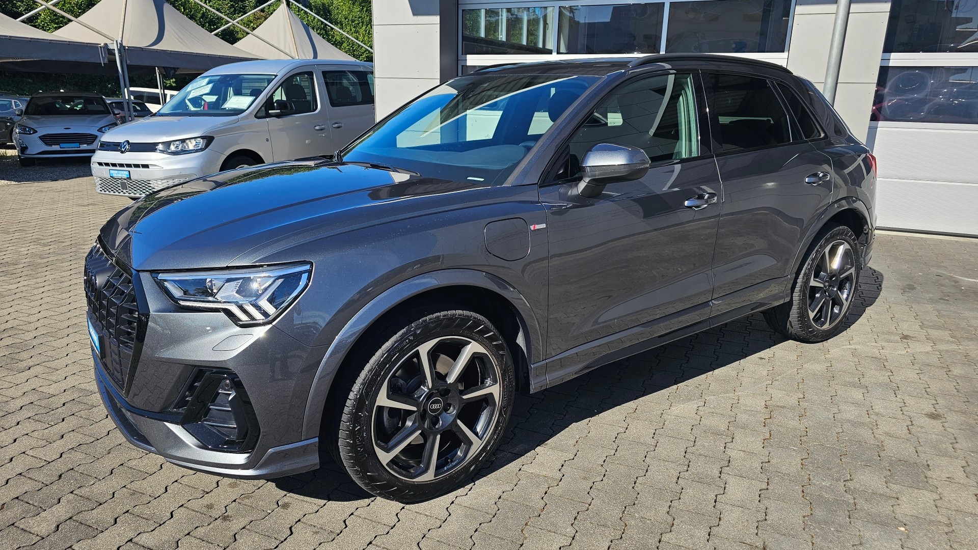 AUDI Q3 45 TFSI e S line S-tronic-image-16