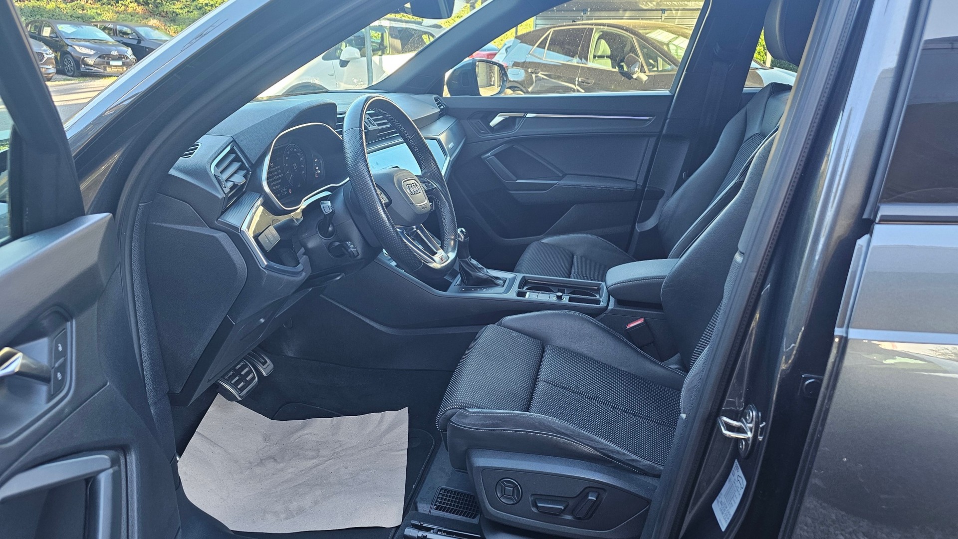 AUDI Q3 45 TFSI e S line S-tronic-image-20