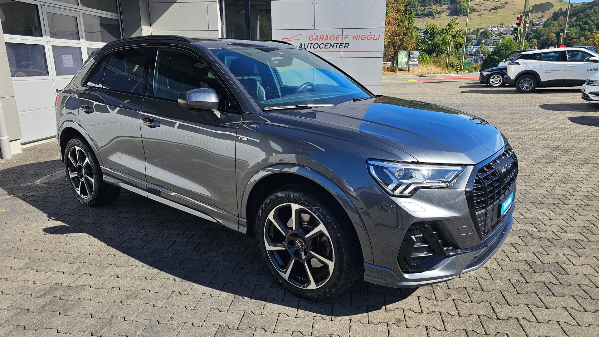 AUDI Q3 45 TFSI e S line S-tronic-showroom-element-1