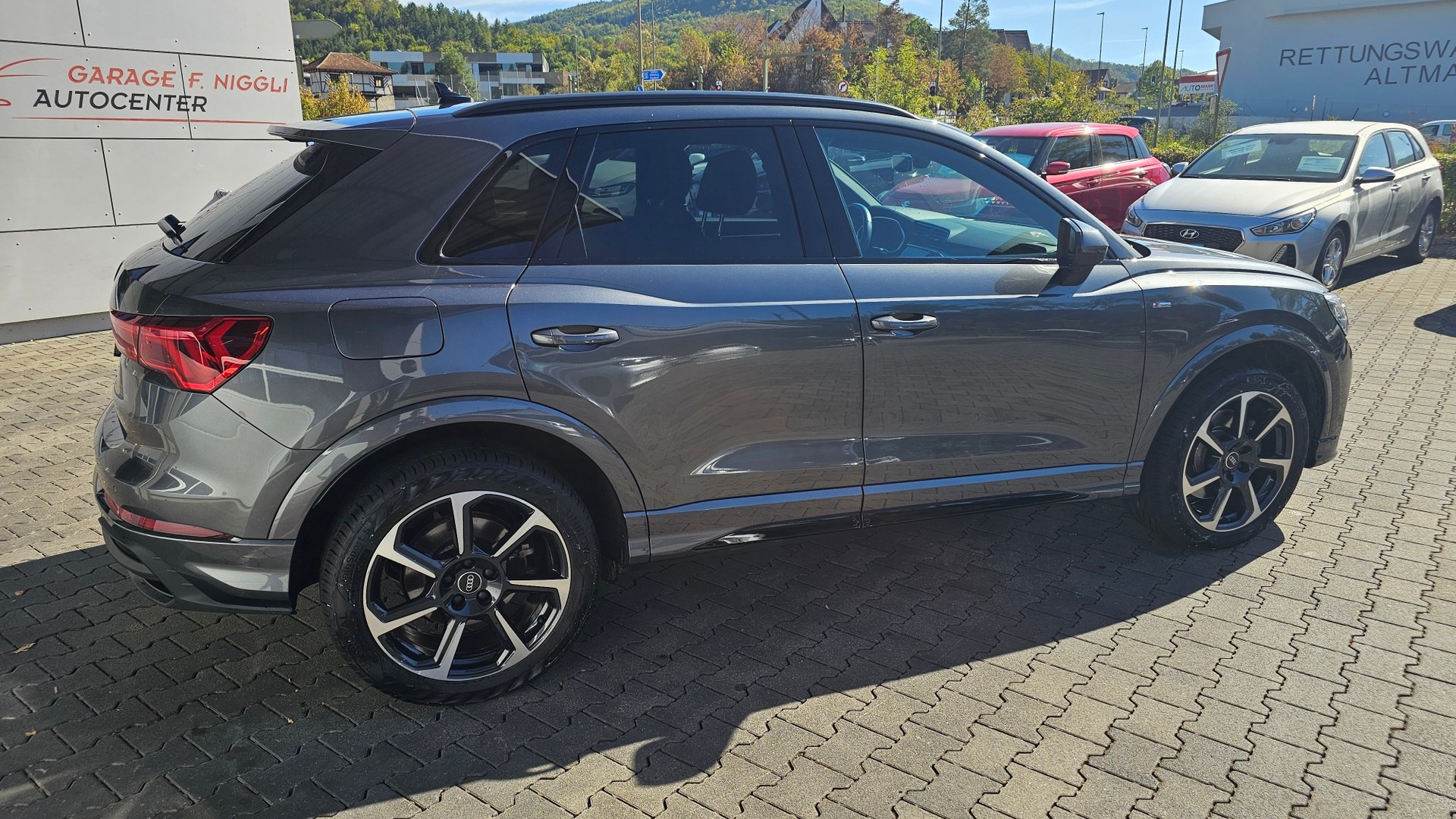 AUDI Q3 45 TFSI e S line S-tronic-image-5