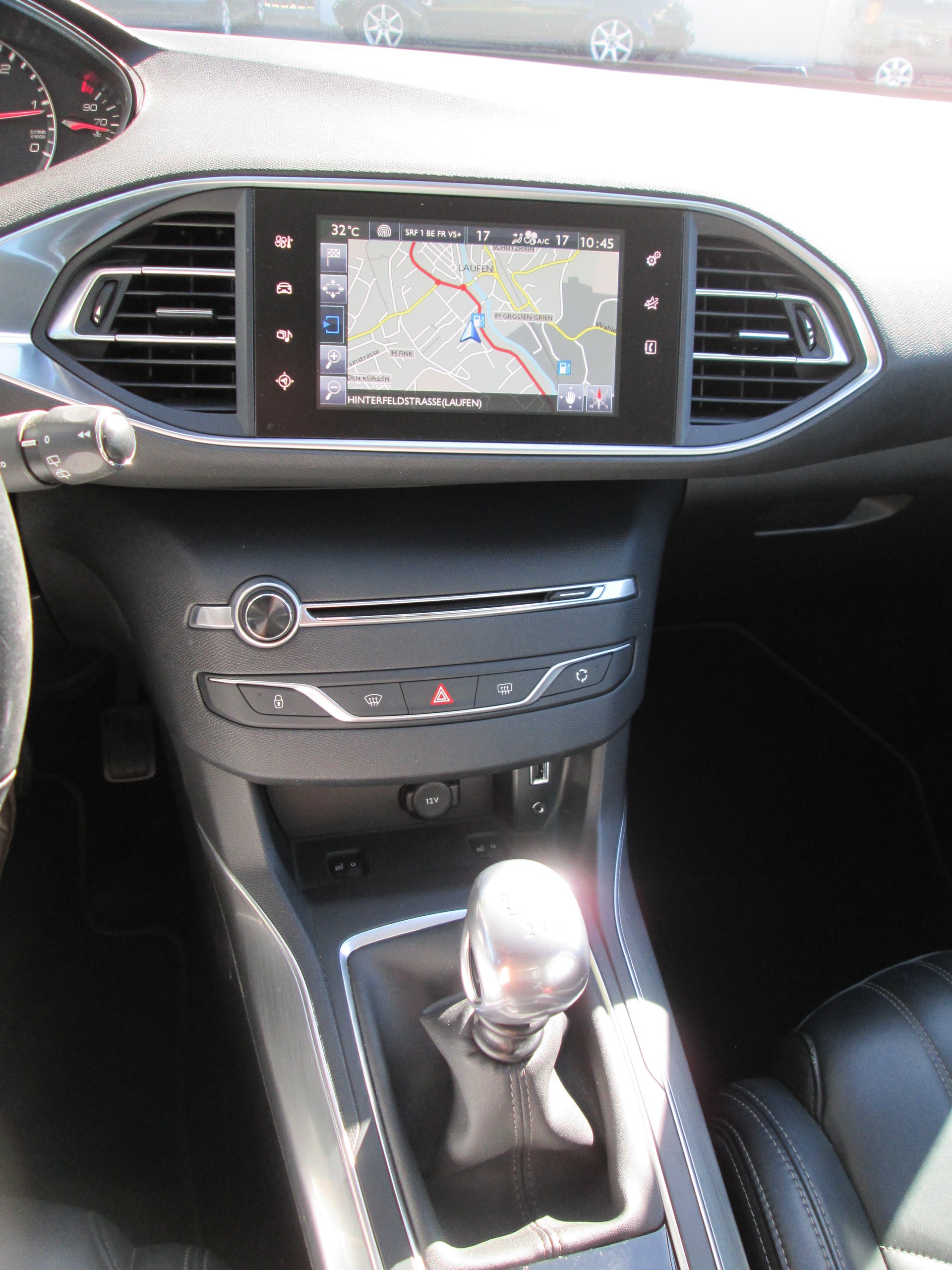 PEUGEOT 308 SW 1.6 BlueHDI Allure-image-13