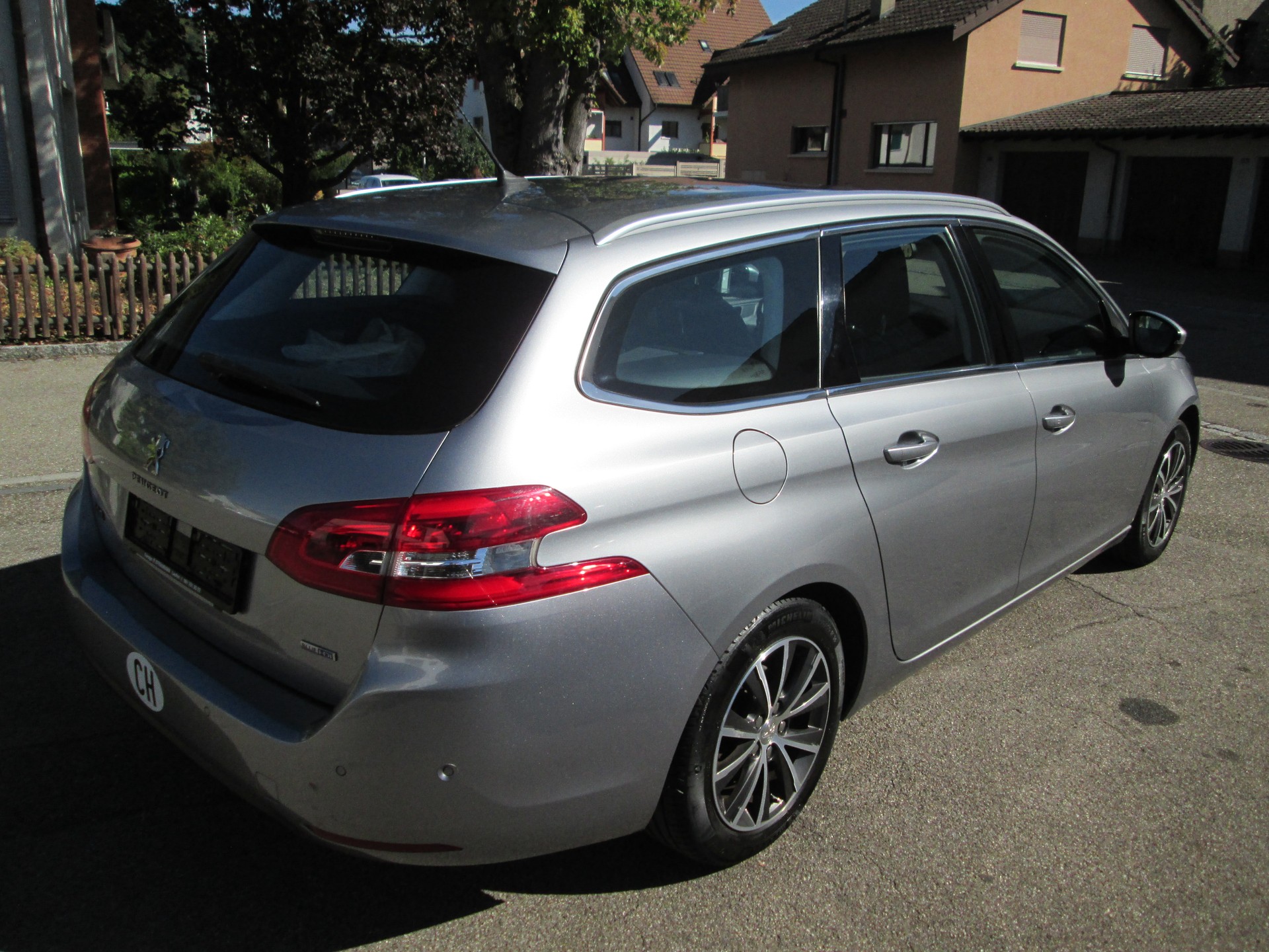 PEUGEOT 308 SW 1.6 BlueHDI Allure-image-4