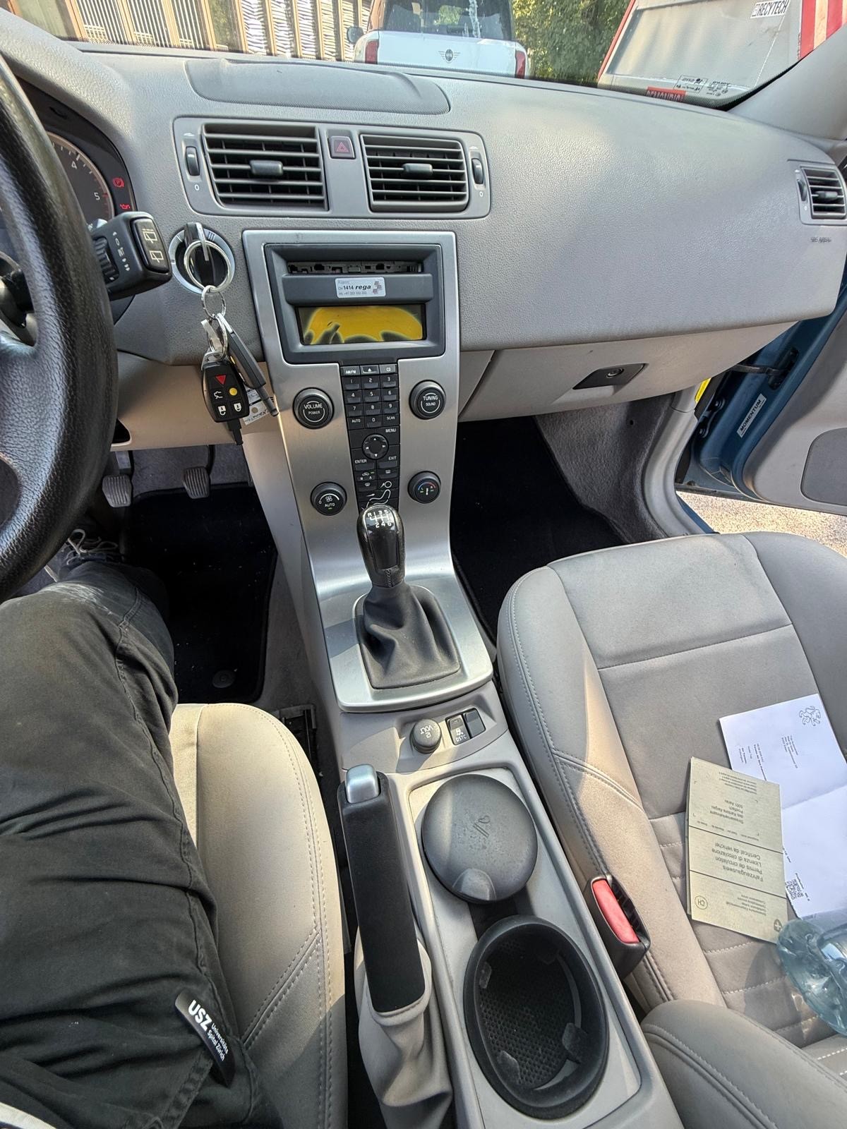 VOLVO 2.0D-showroom-element-2