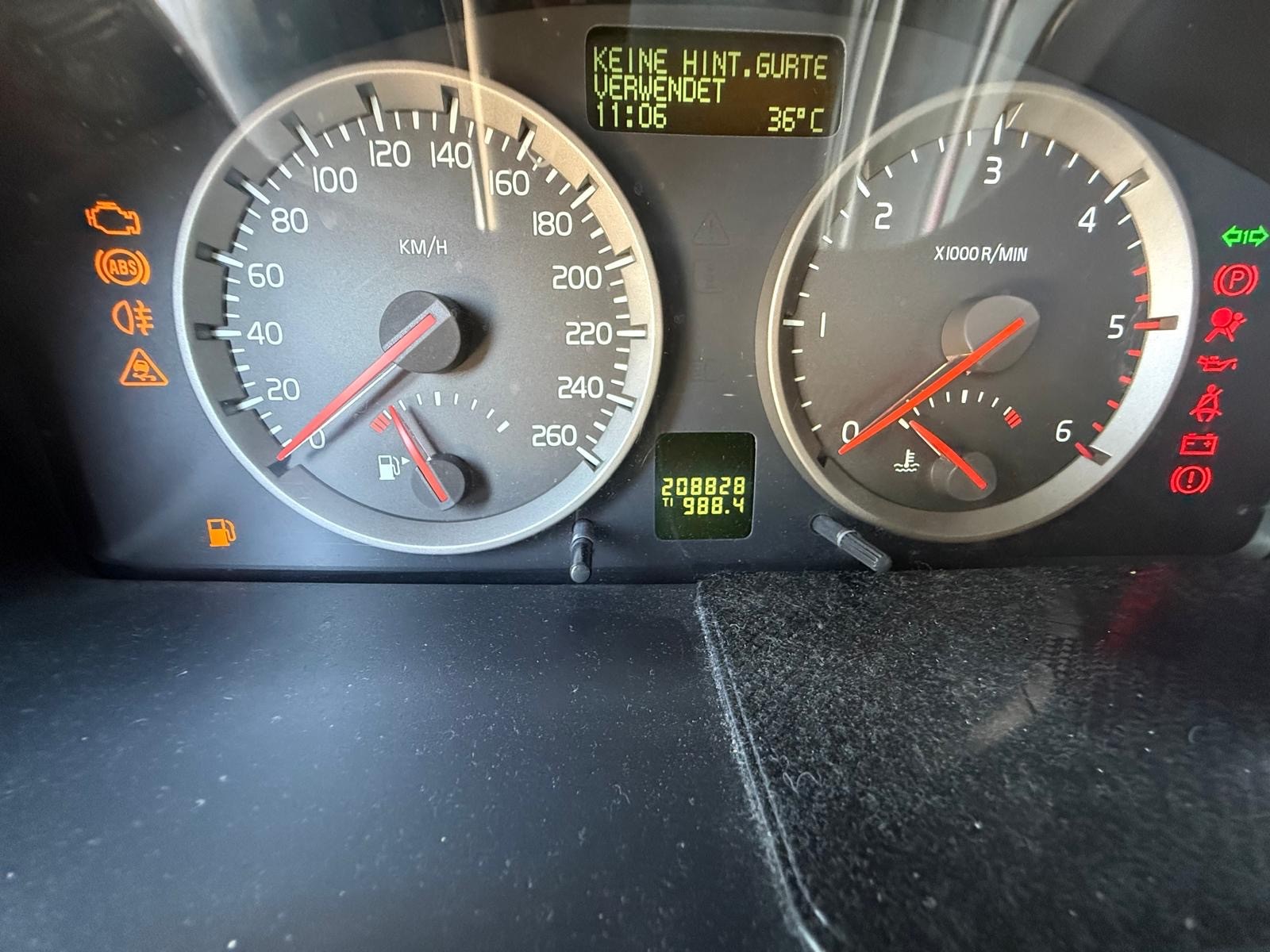VOLVO 2.0D-showroom-element-1