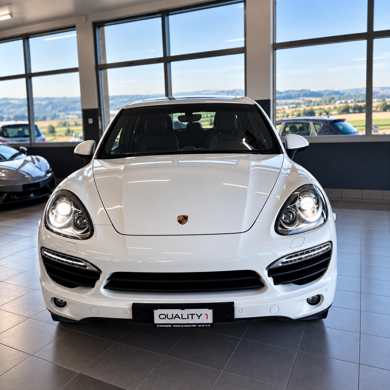PORSCHE S Diesel-showroom-element-1