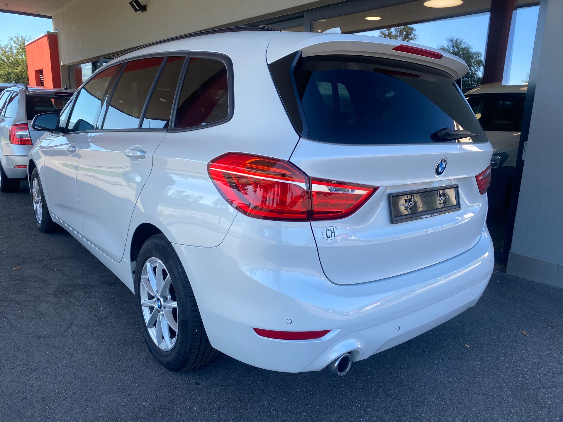BMW 216d Gran Tourer DKG-showroom-element-1