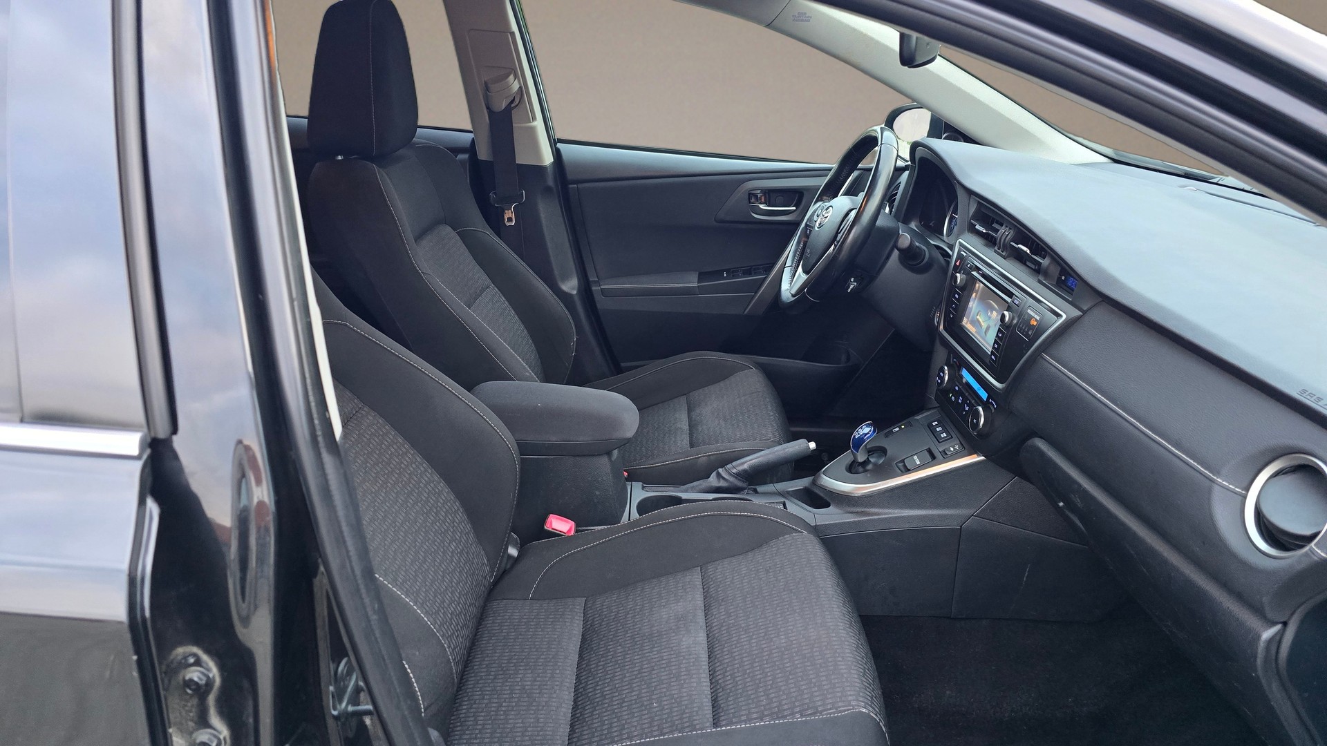 TOYOTA Auris 1.8 16V HSD Linea Trend-image-16